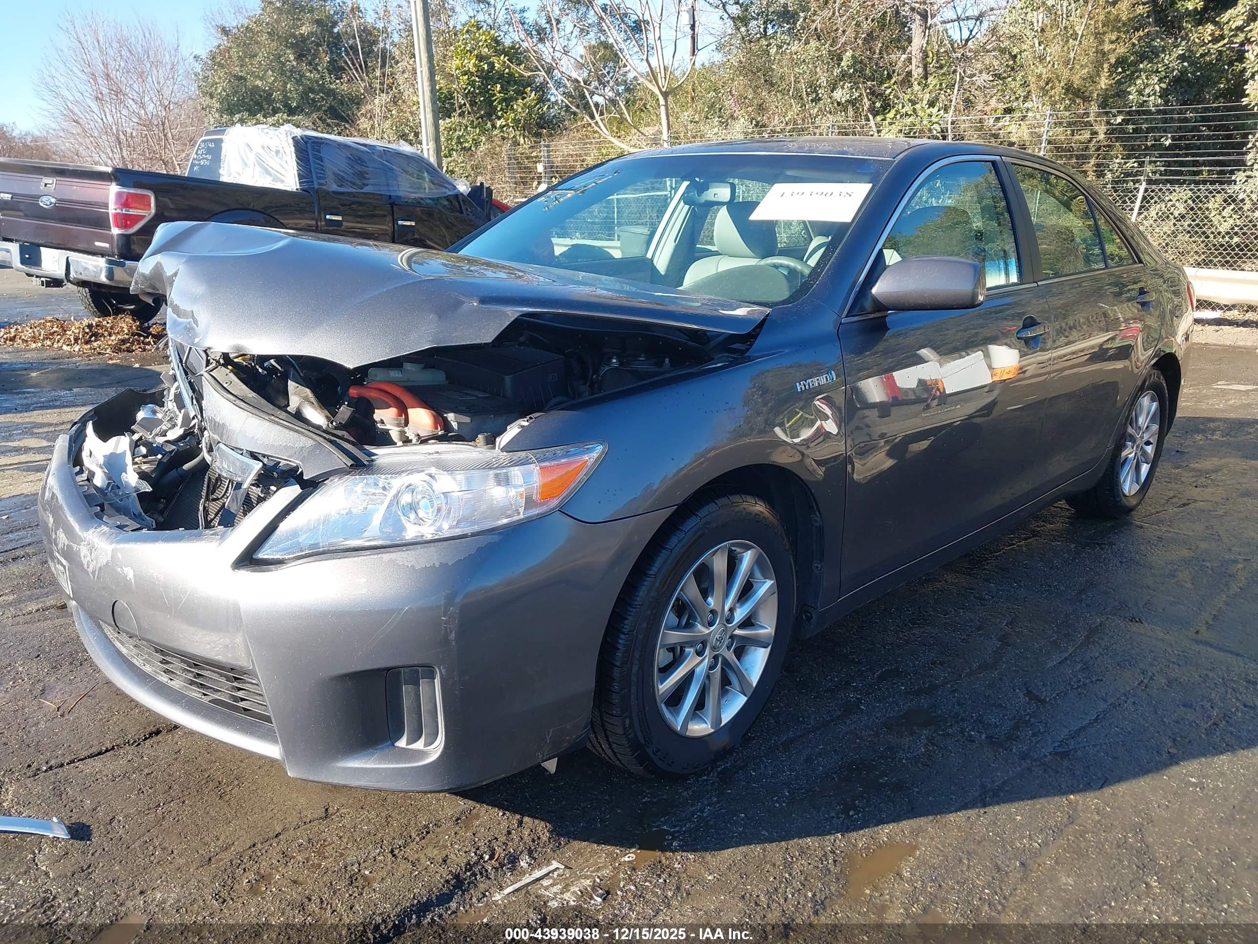 TOYOTA CAMRY image 2