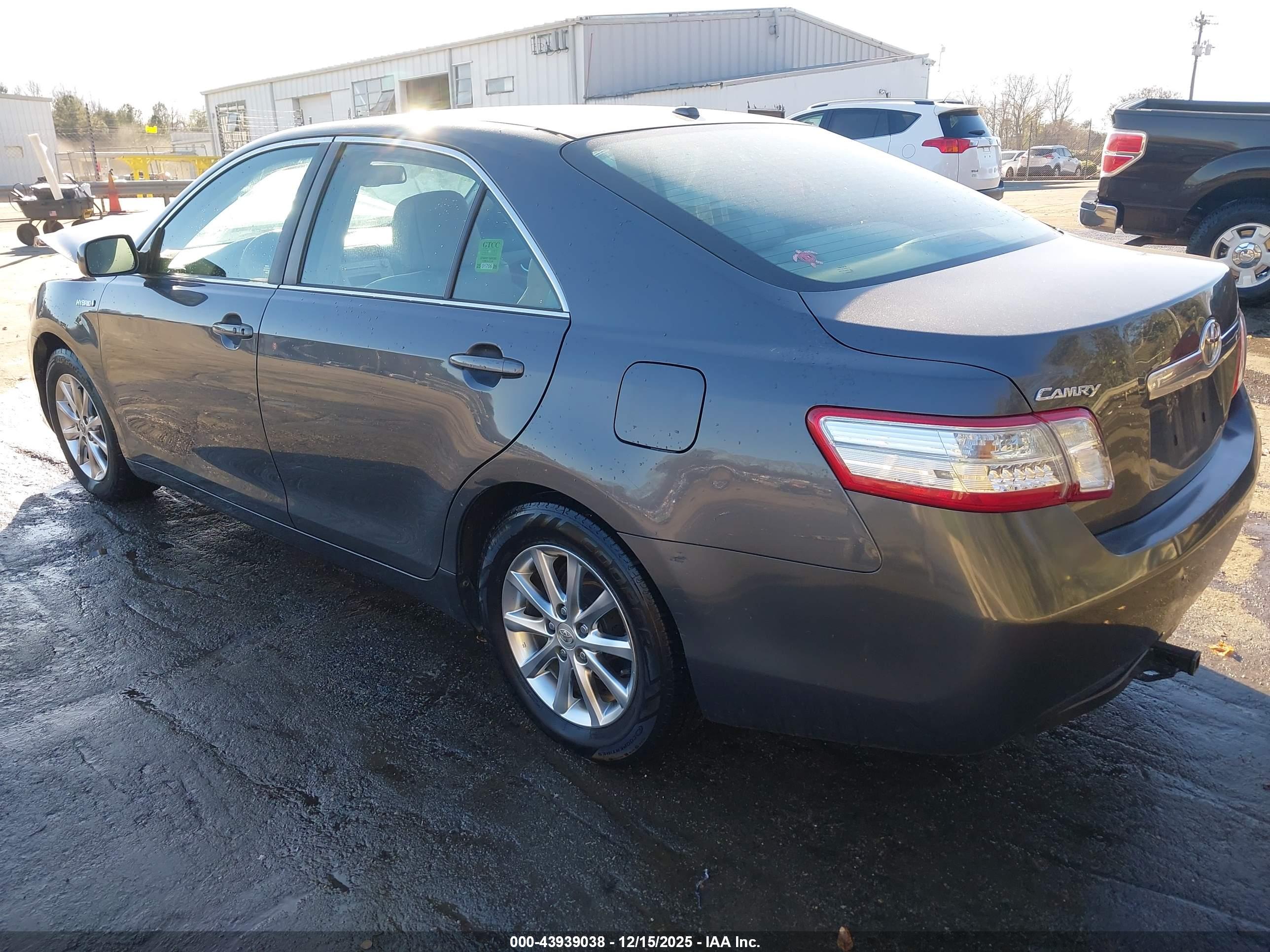 TOYOTA CAMRY image 3
