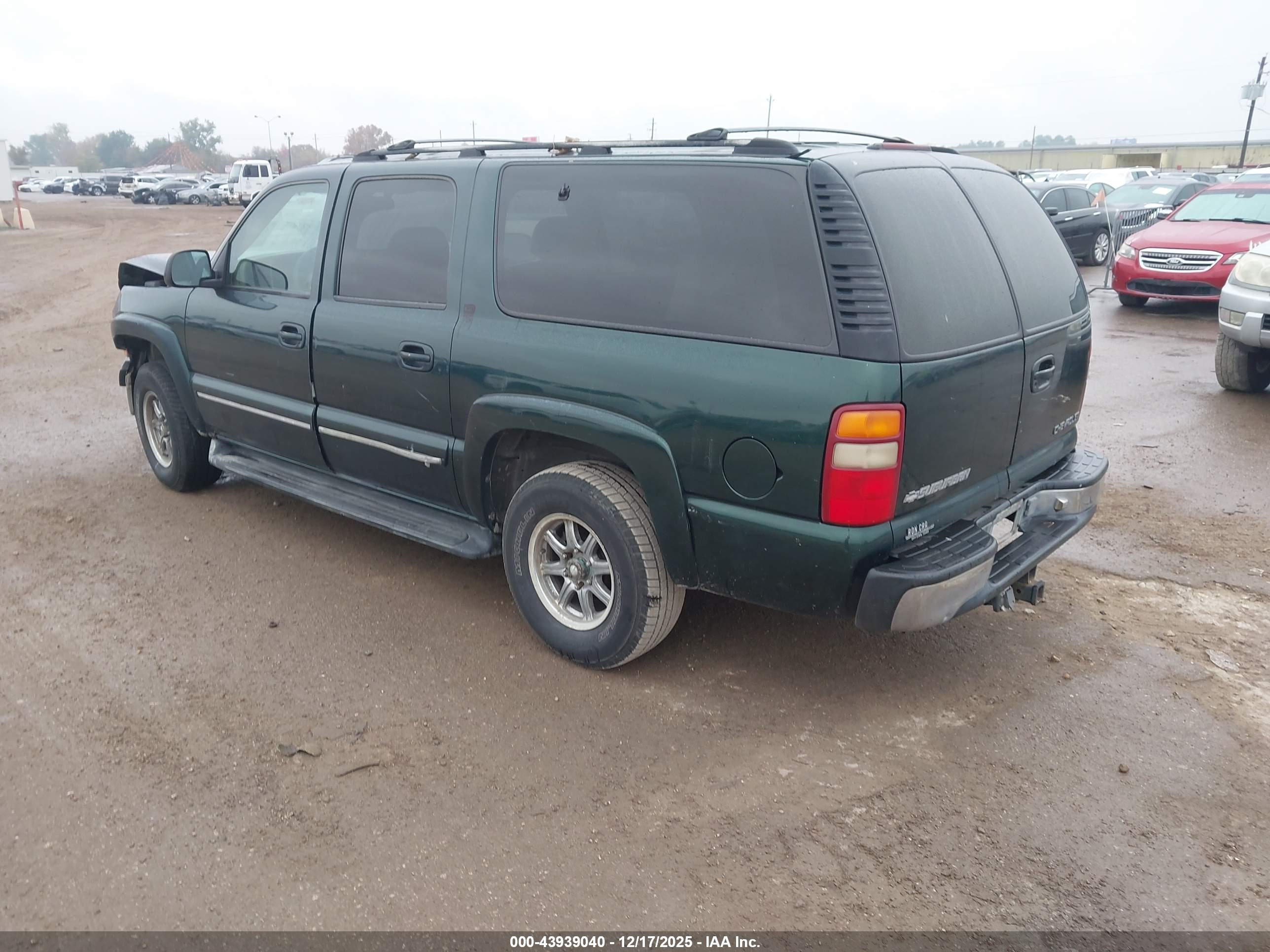 CHEVROLET SUBURBAN image 3