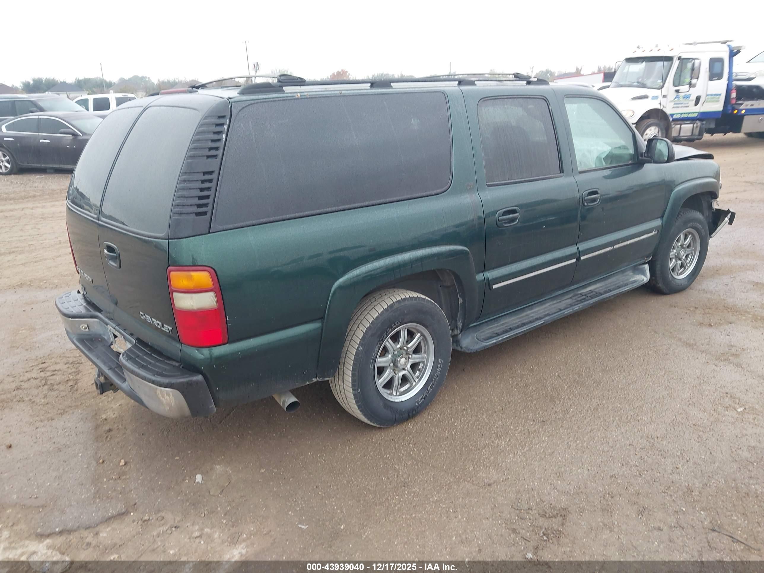 CHEVROLET SUBURBAN image 4