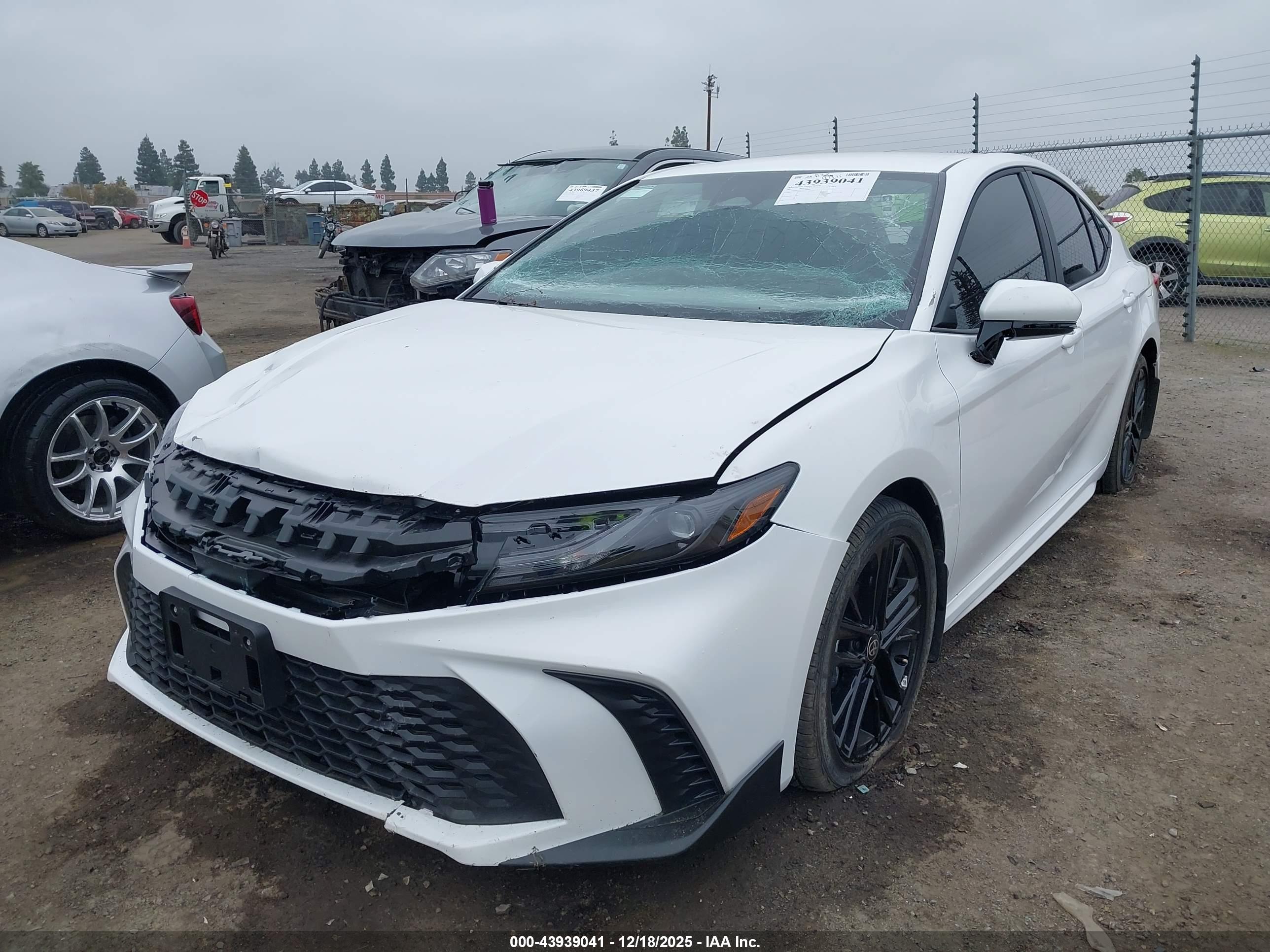 TOYOTA CAMRY image 2