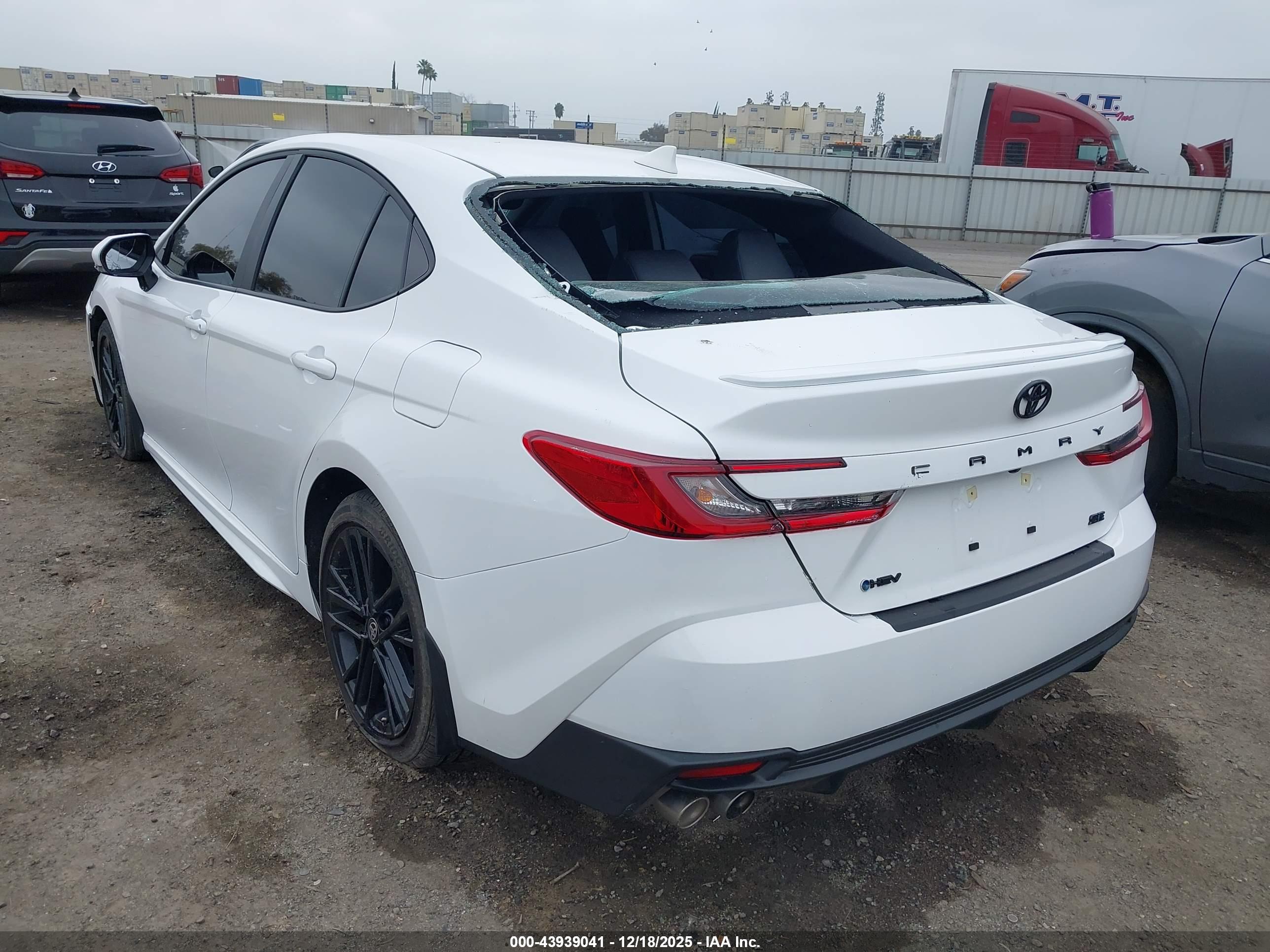 TOYOTA CAMRY image 3
