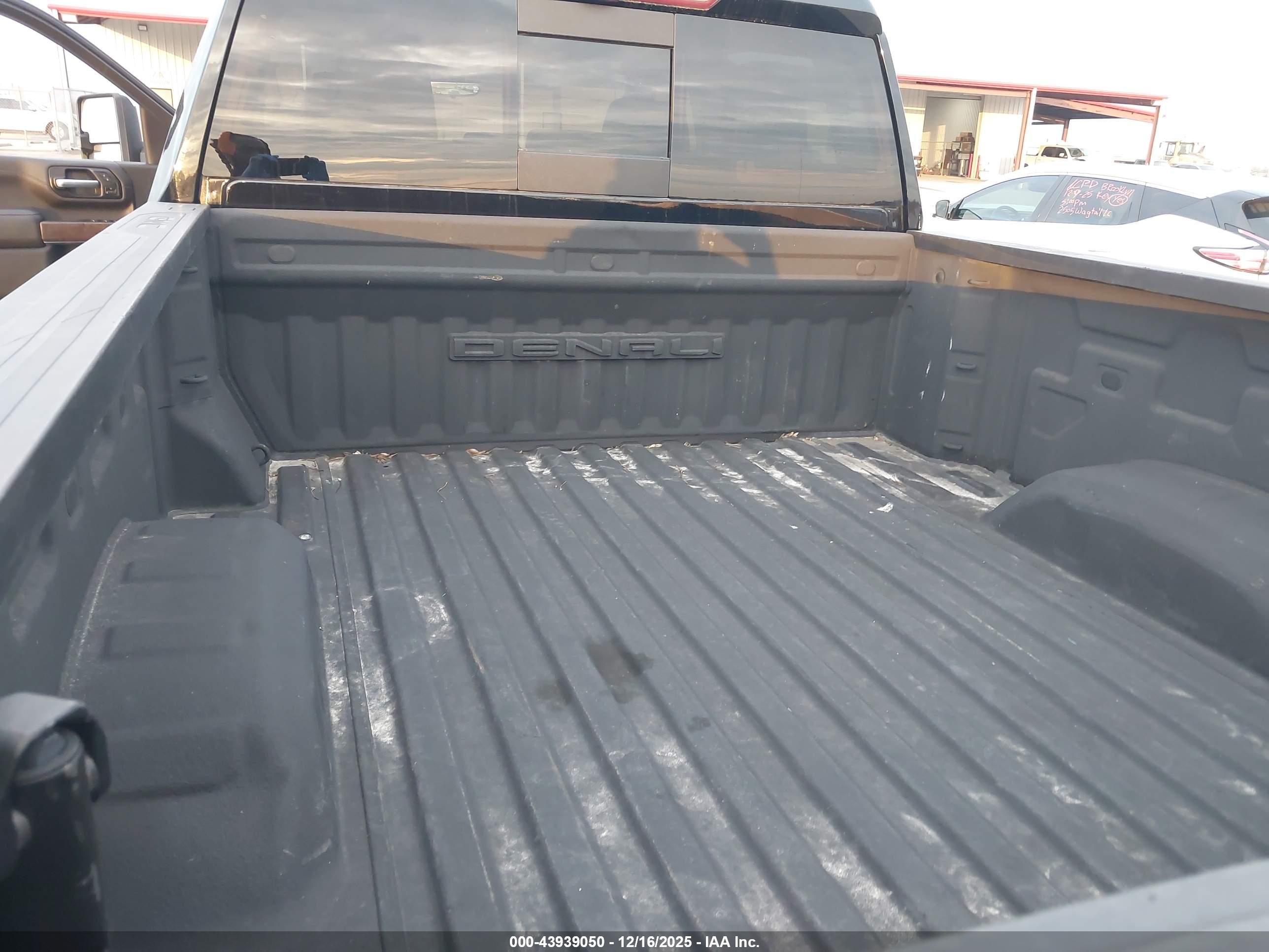 GMC SIERRA image 7