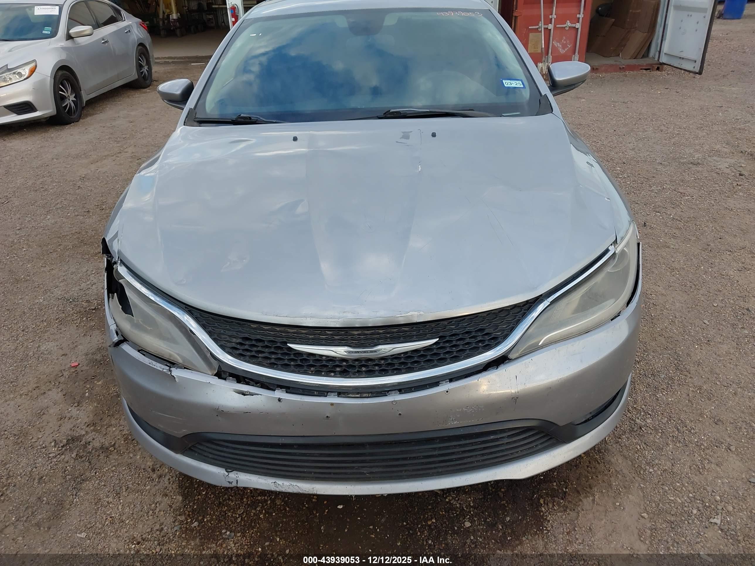 CHRYSLER 200 image 6