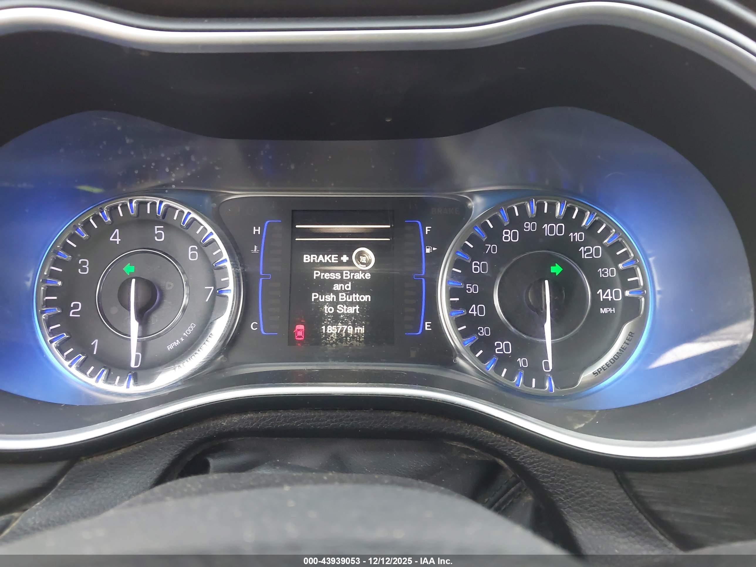 CHRYSLER 200 image 7