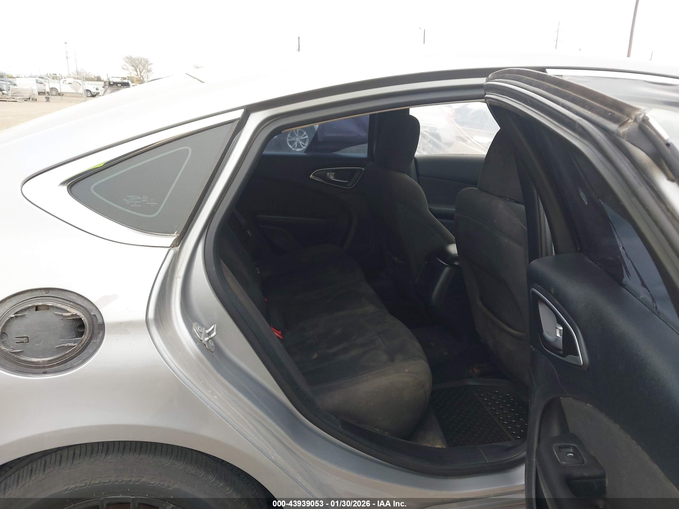 CHRYSLER 200 image 8