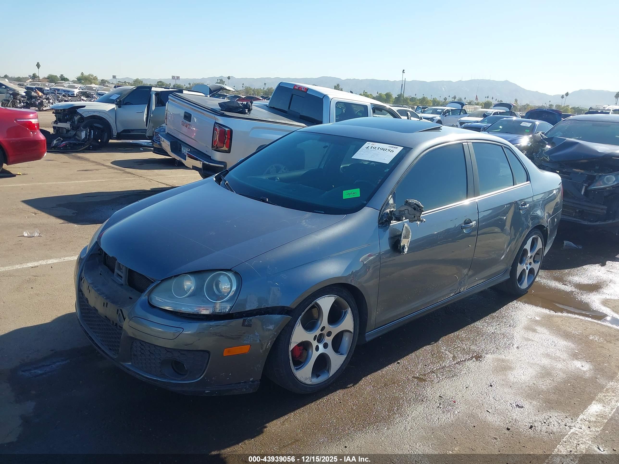 VOLKSWAGEN GLI image 6