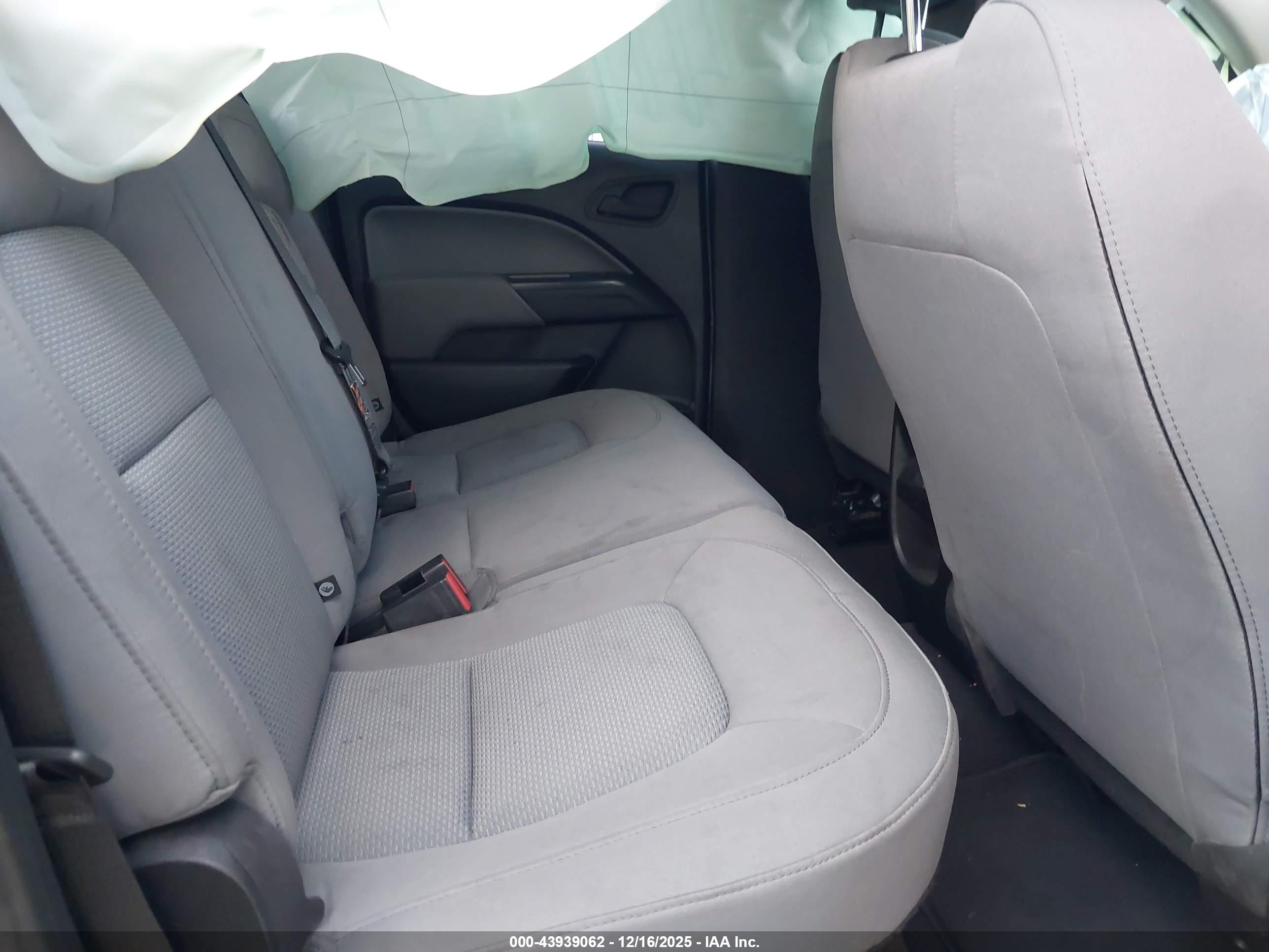 CHEVROLET COLORADO image 8