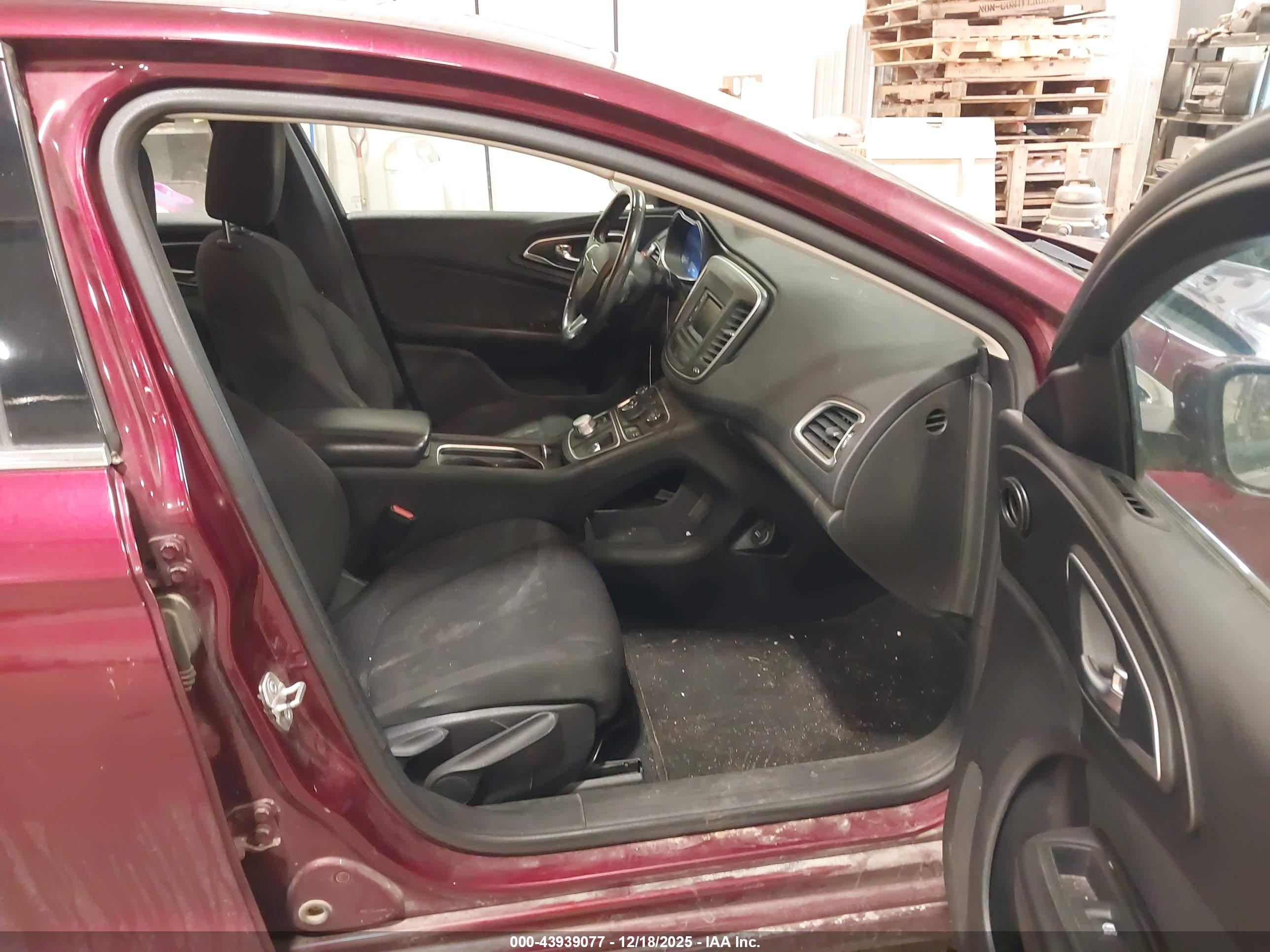 CHRYSLER 200 image 5