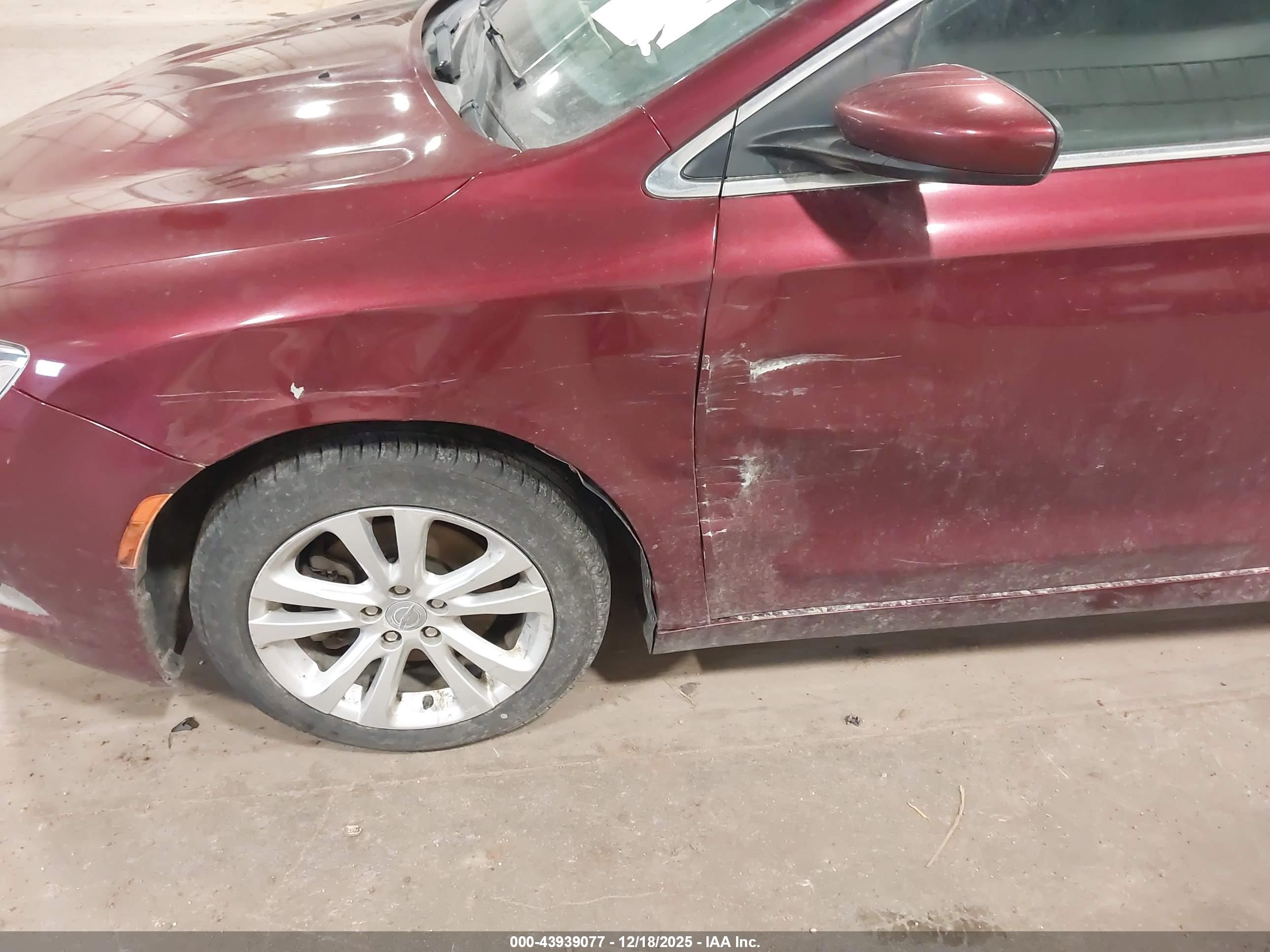 CHRYSLER 200 image 6