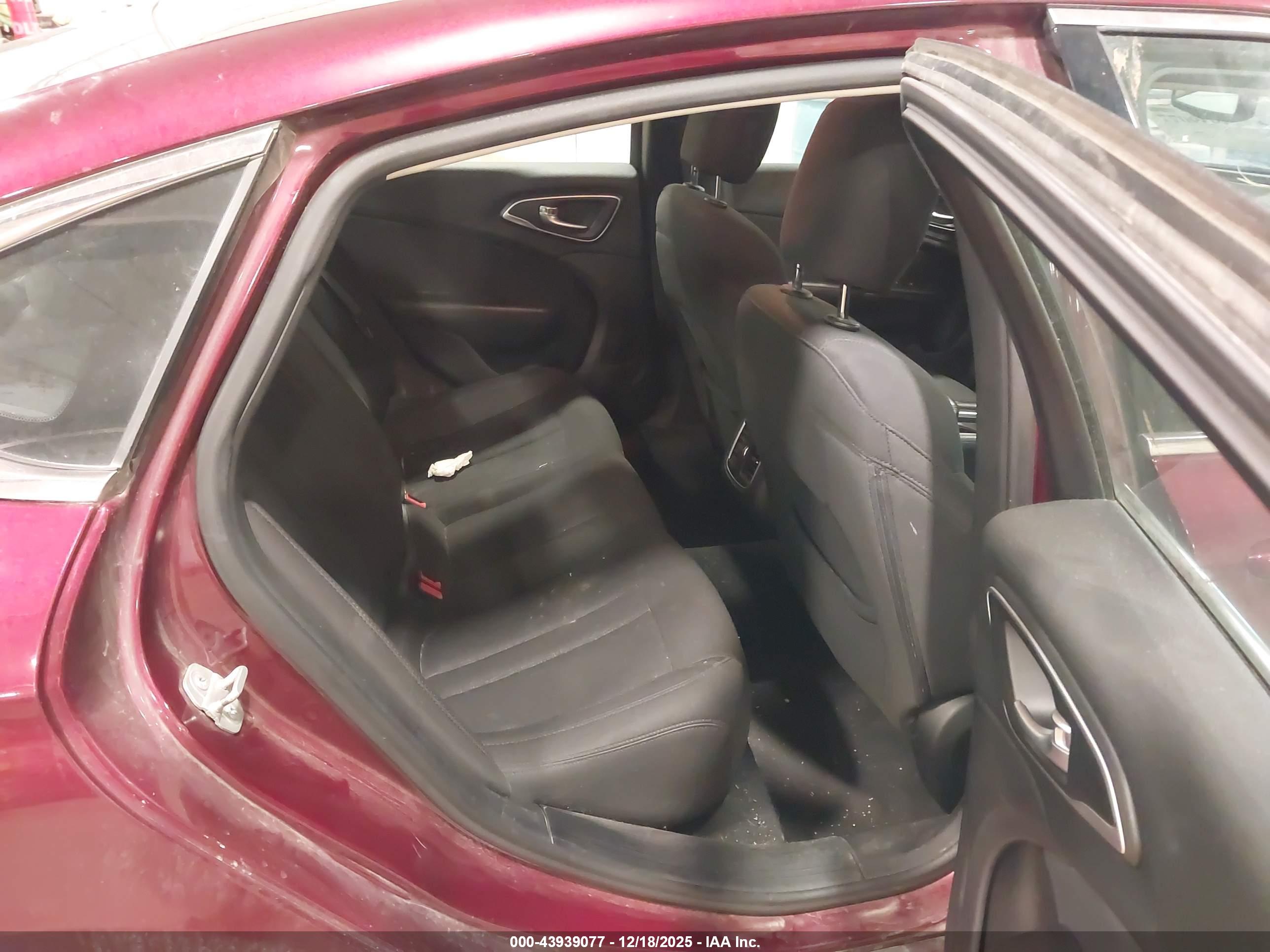 CHRYSLER 200 image 8