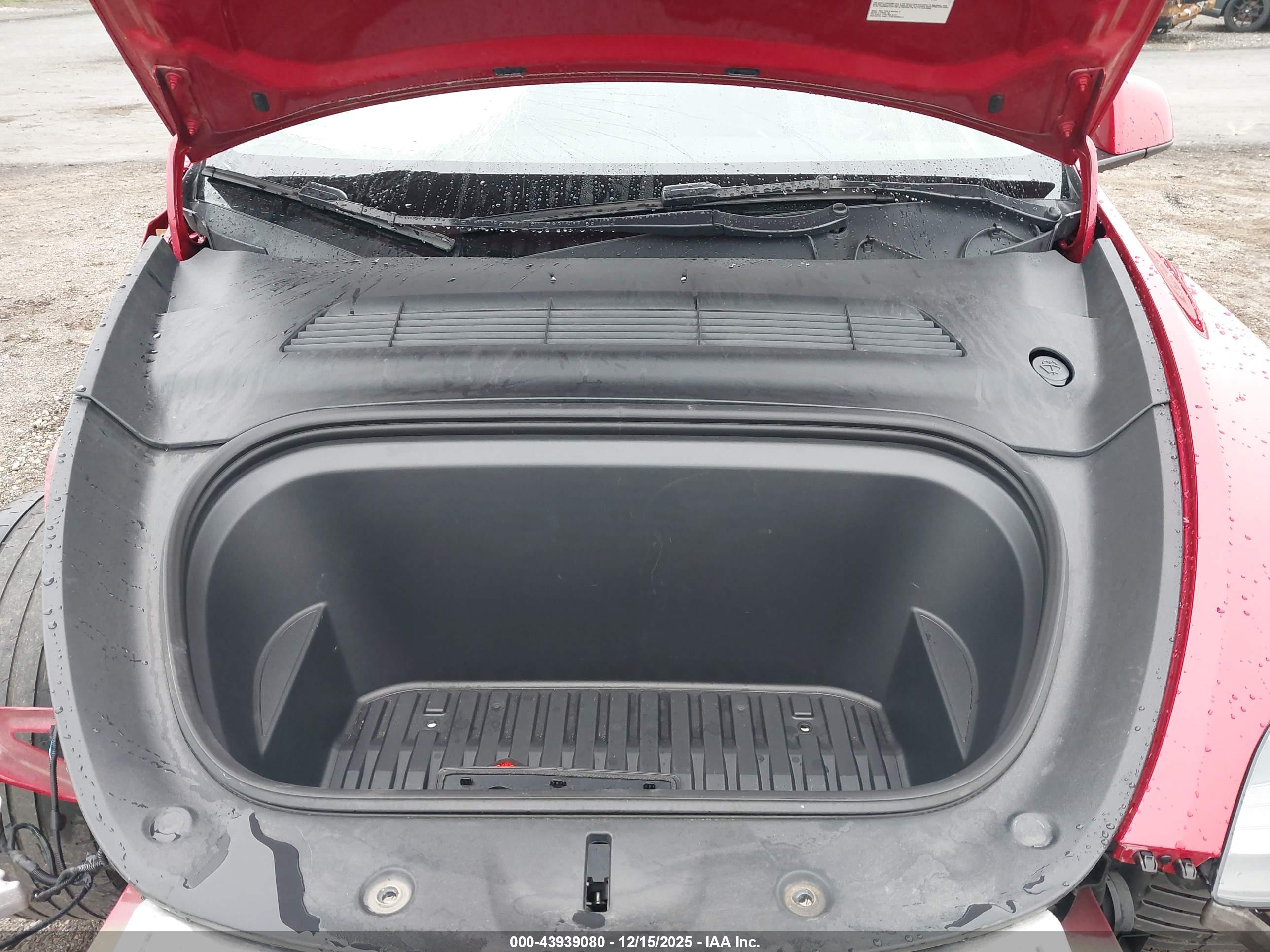 TESLA MODEL image 10