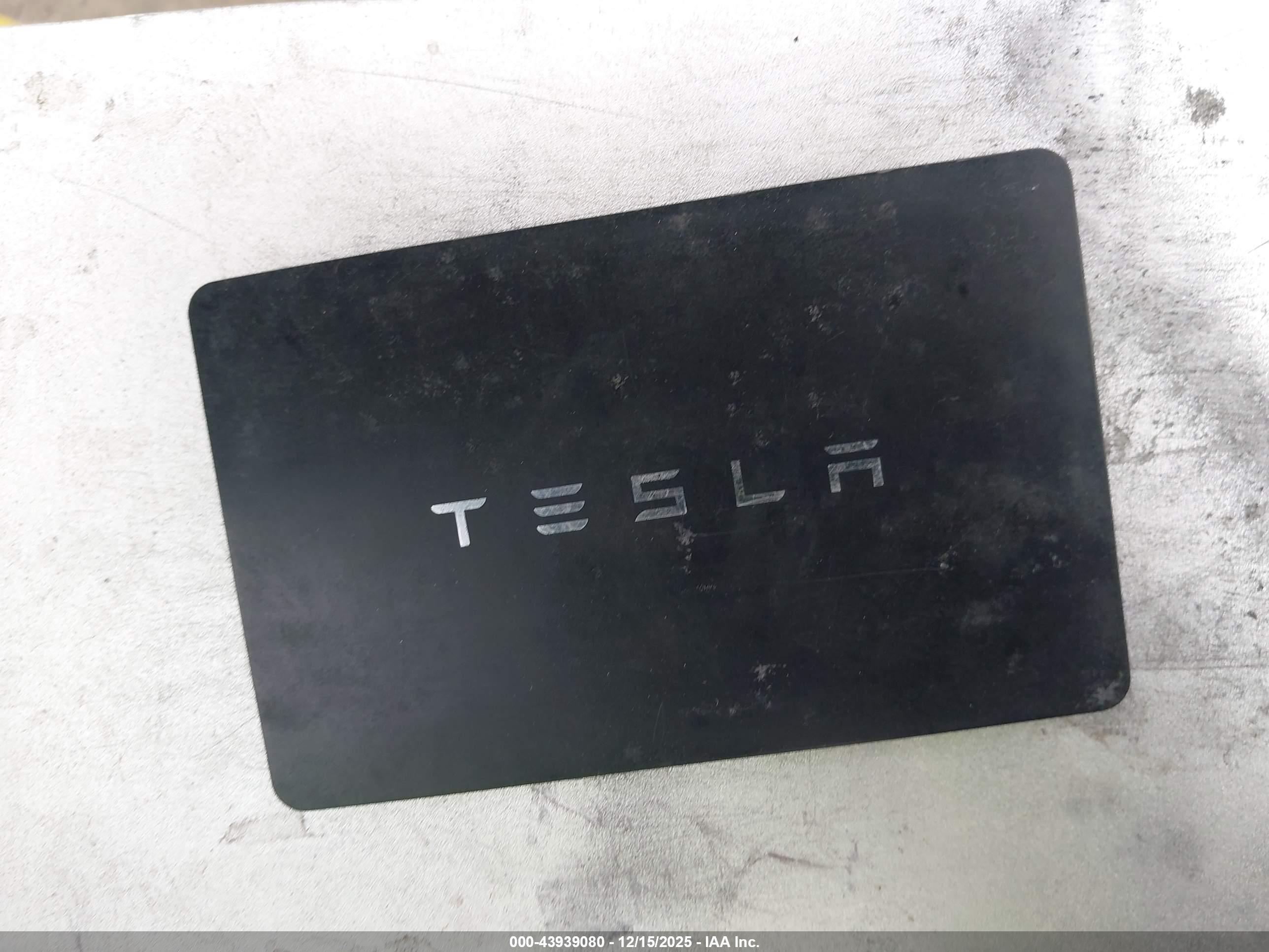 TESLA MODEL image 11