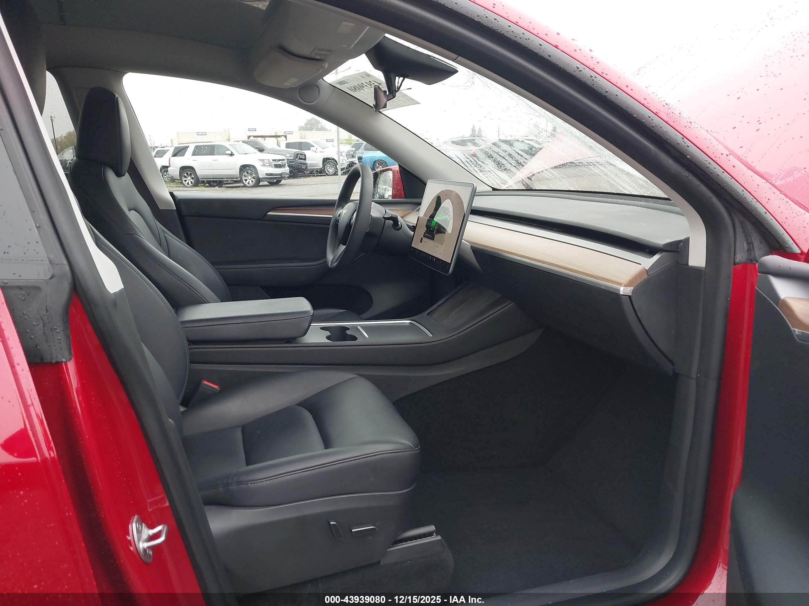 TESLA MODEL image 5