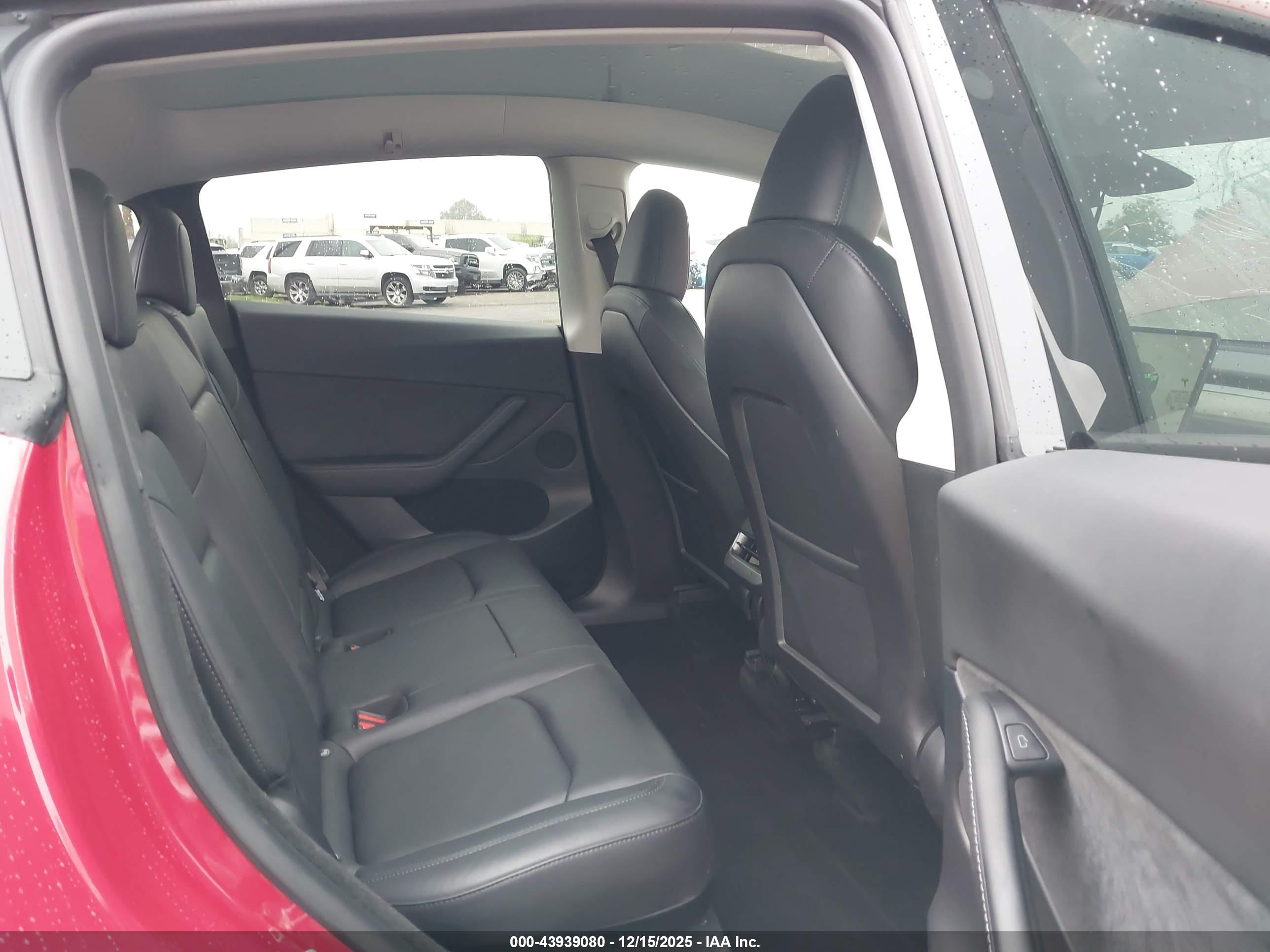 TESLA MODEL image 8