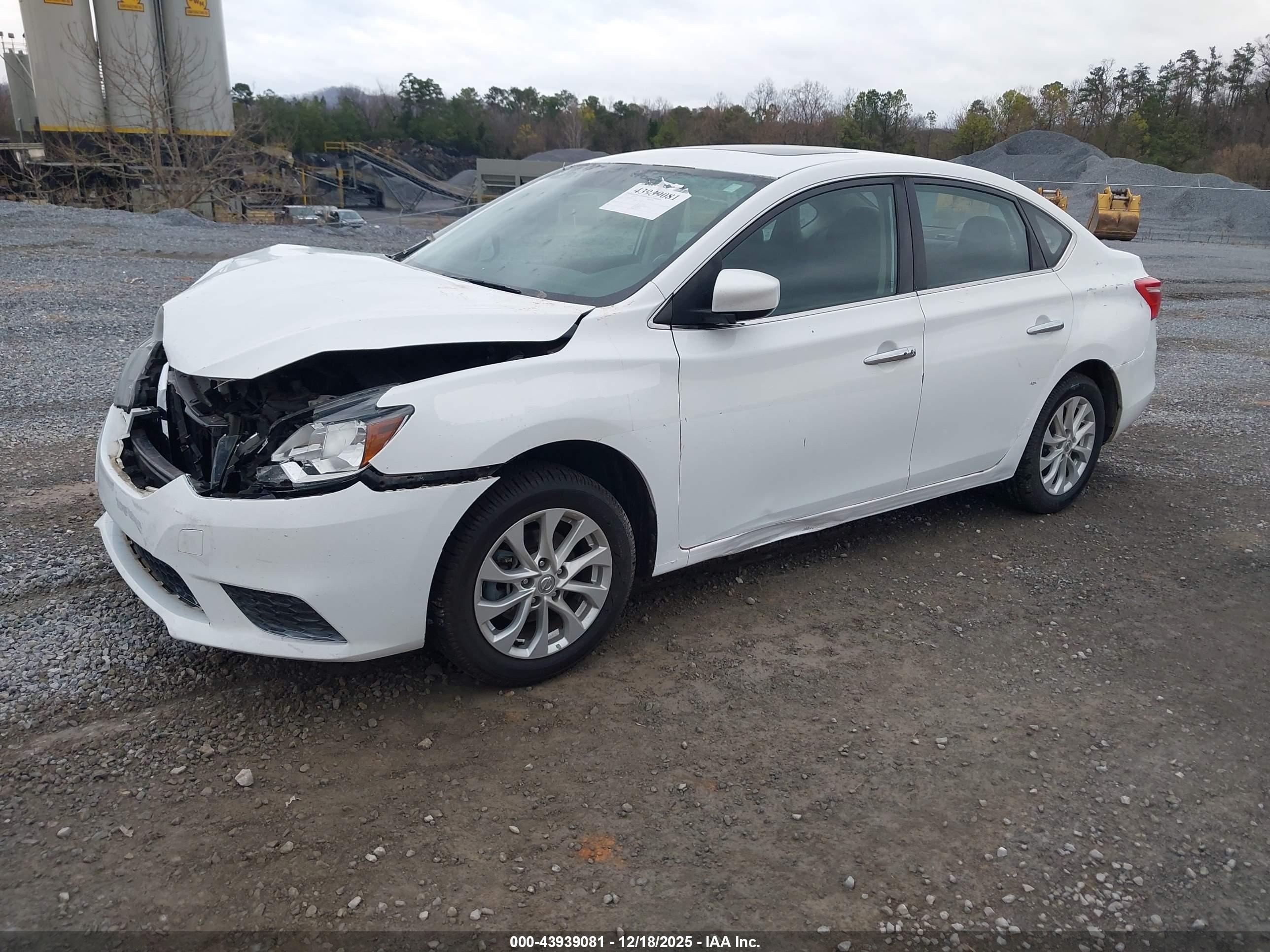 NISSAN SENTRA image 2