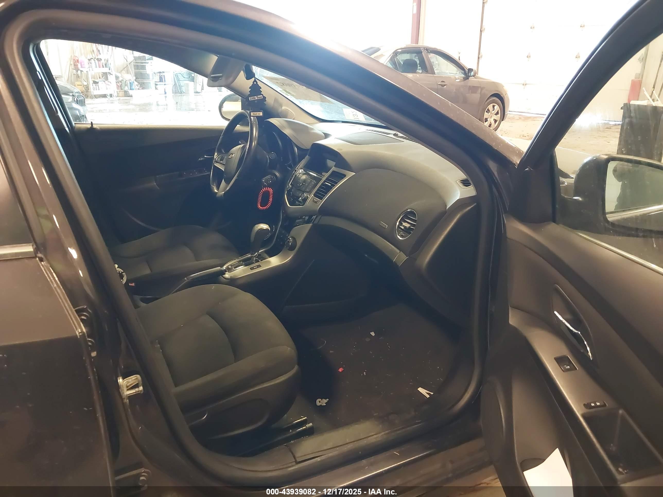 CHEVROLET CRUZE image 5