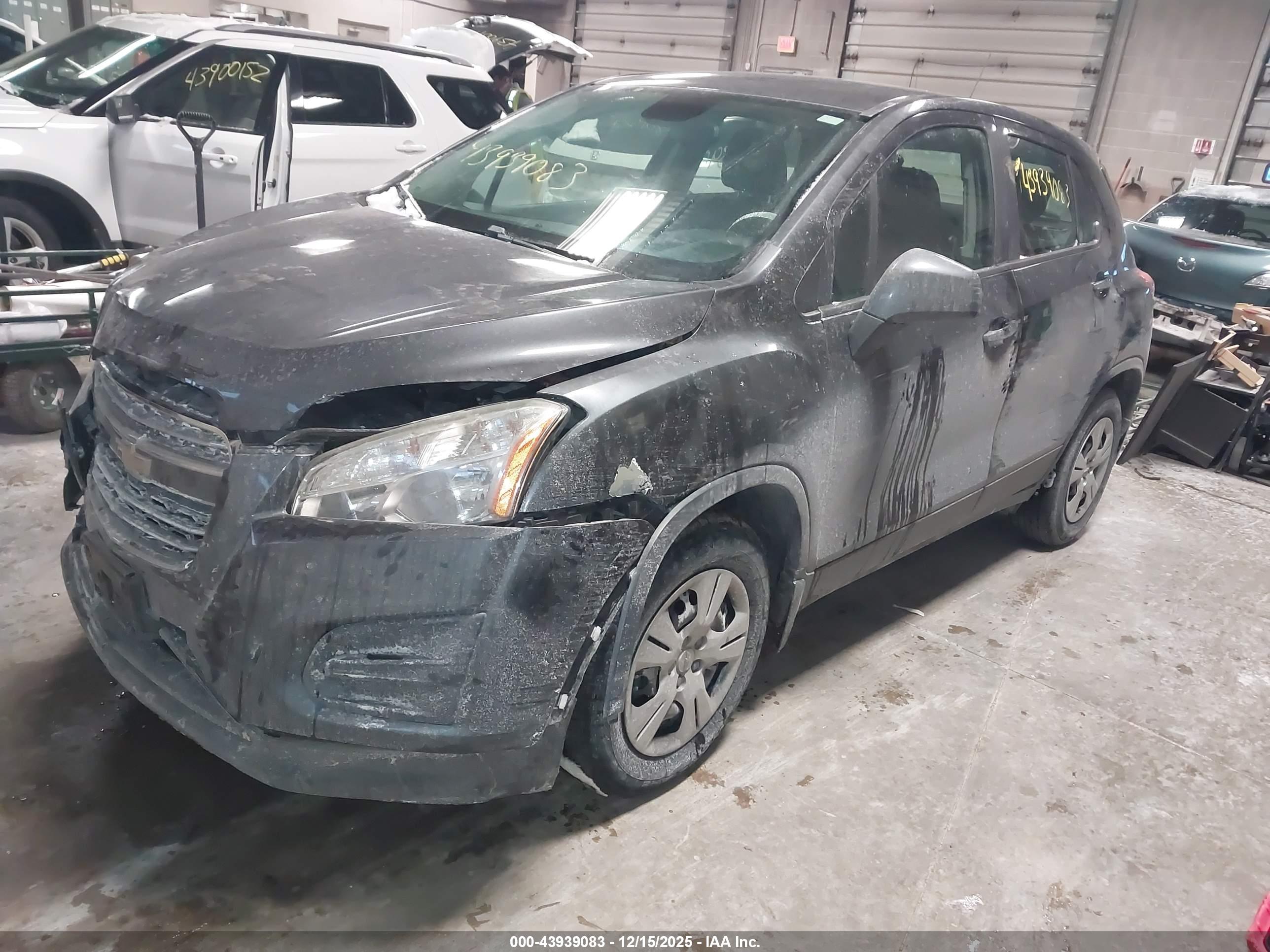 CHEVROLET TRAX image 2