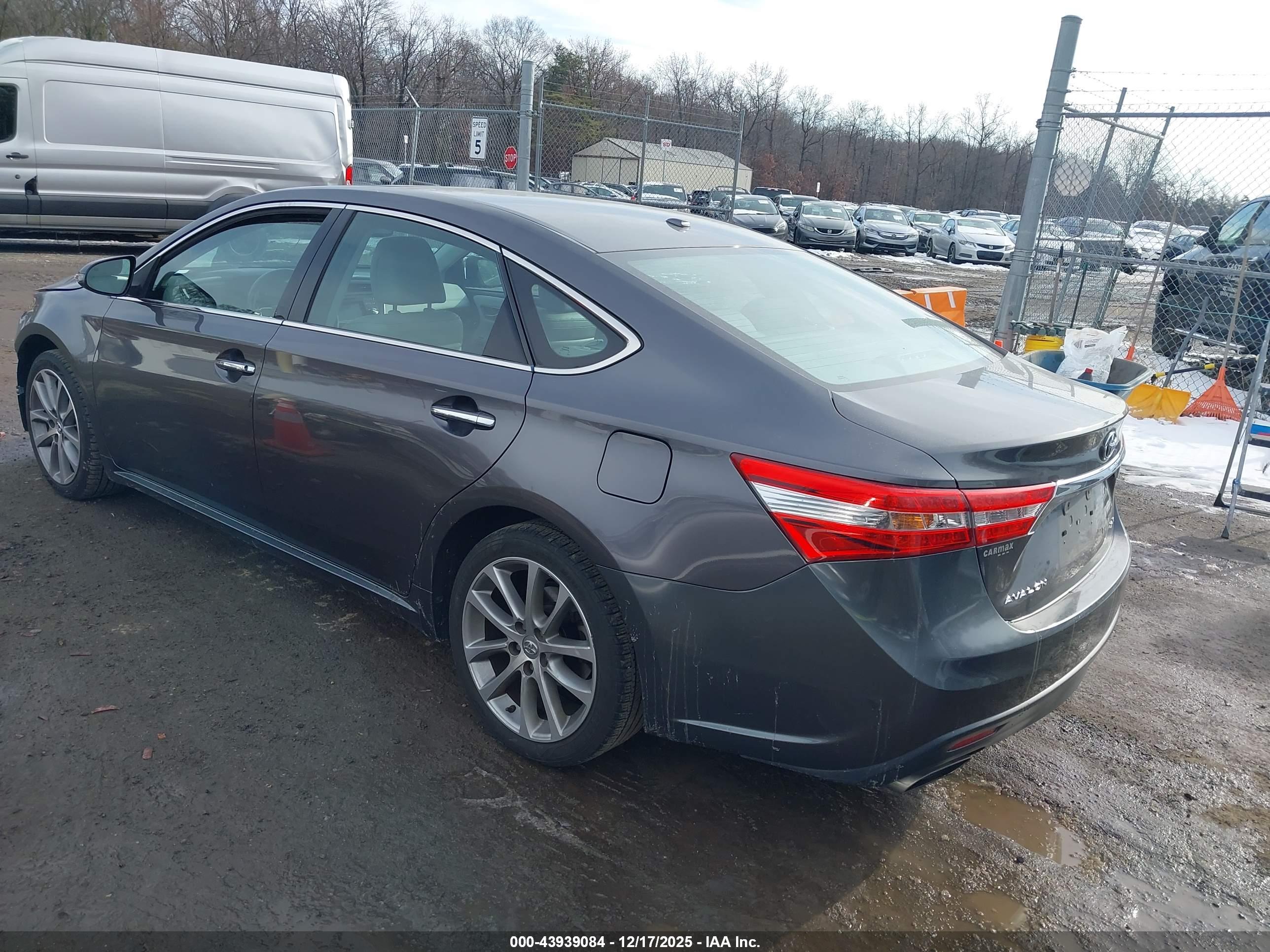 TOYOTA AVALON image 3