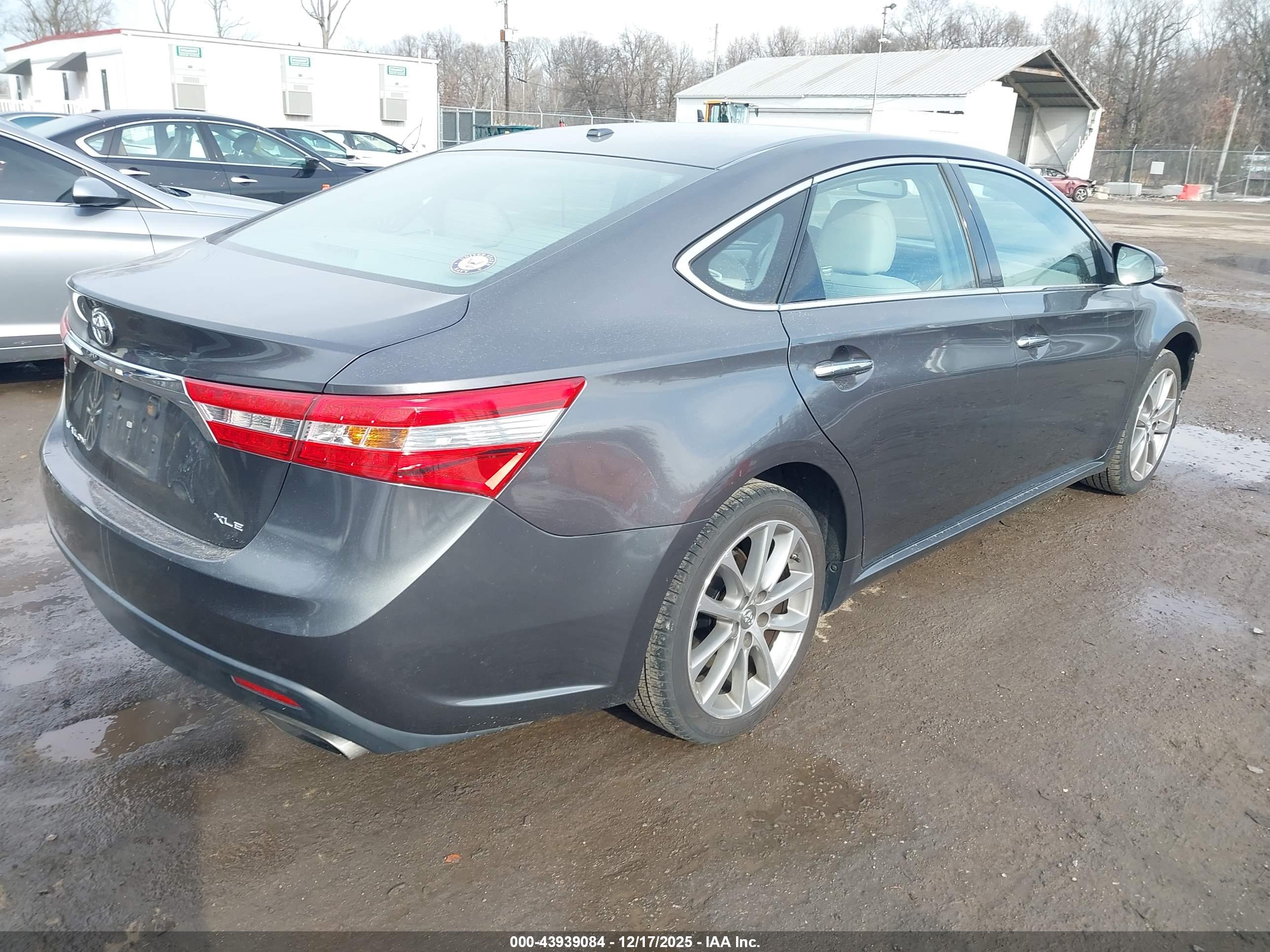 TOYOTA AVALON image 4