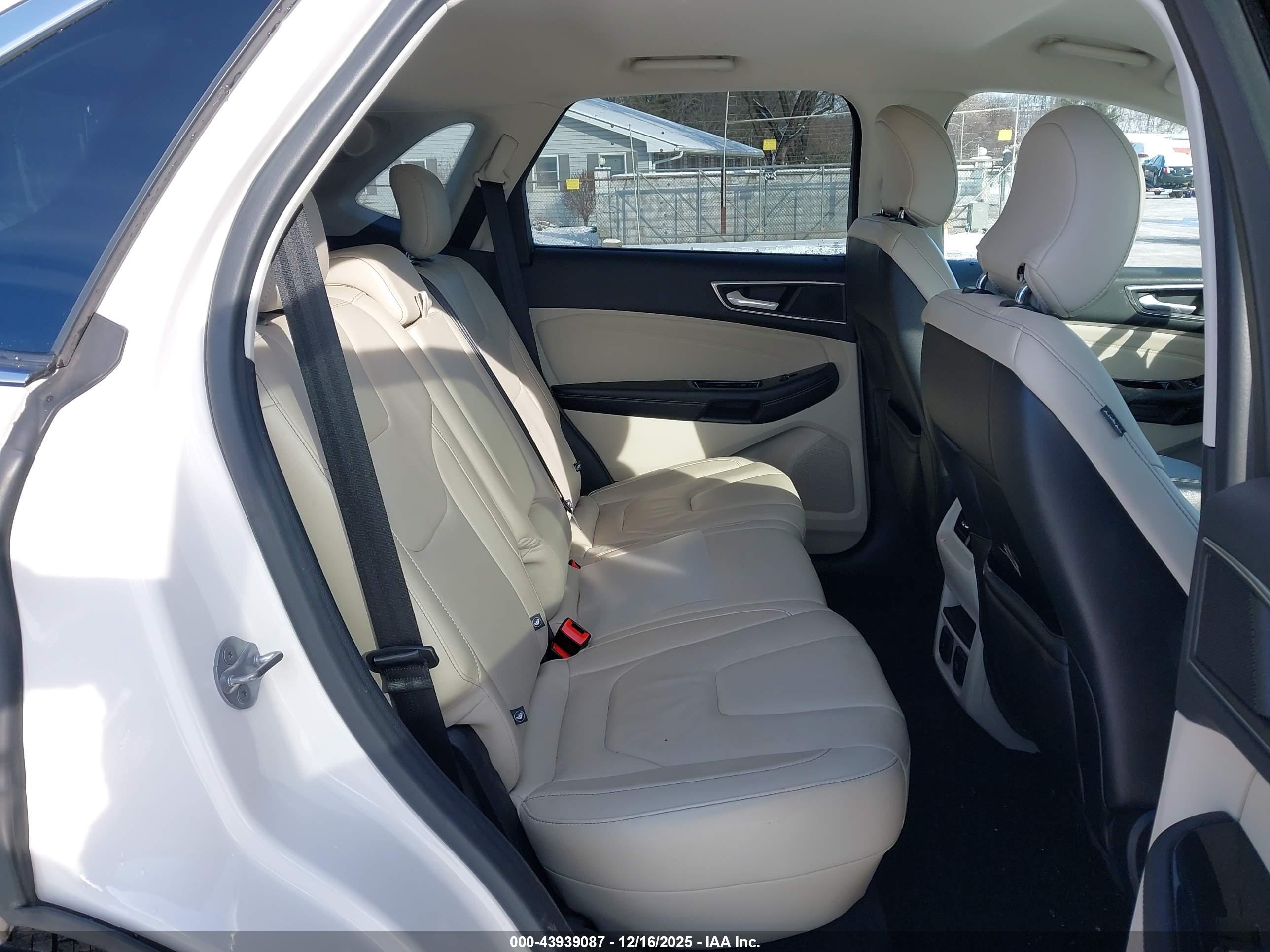 FORD EDGE image 8