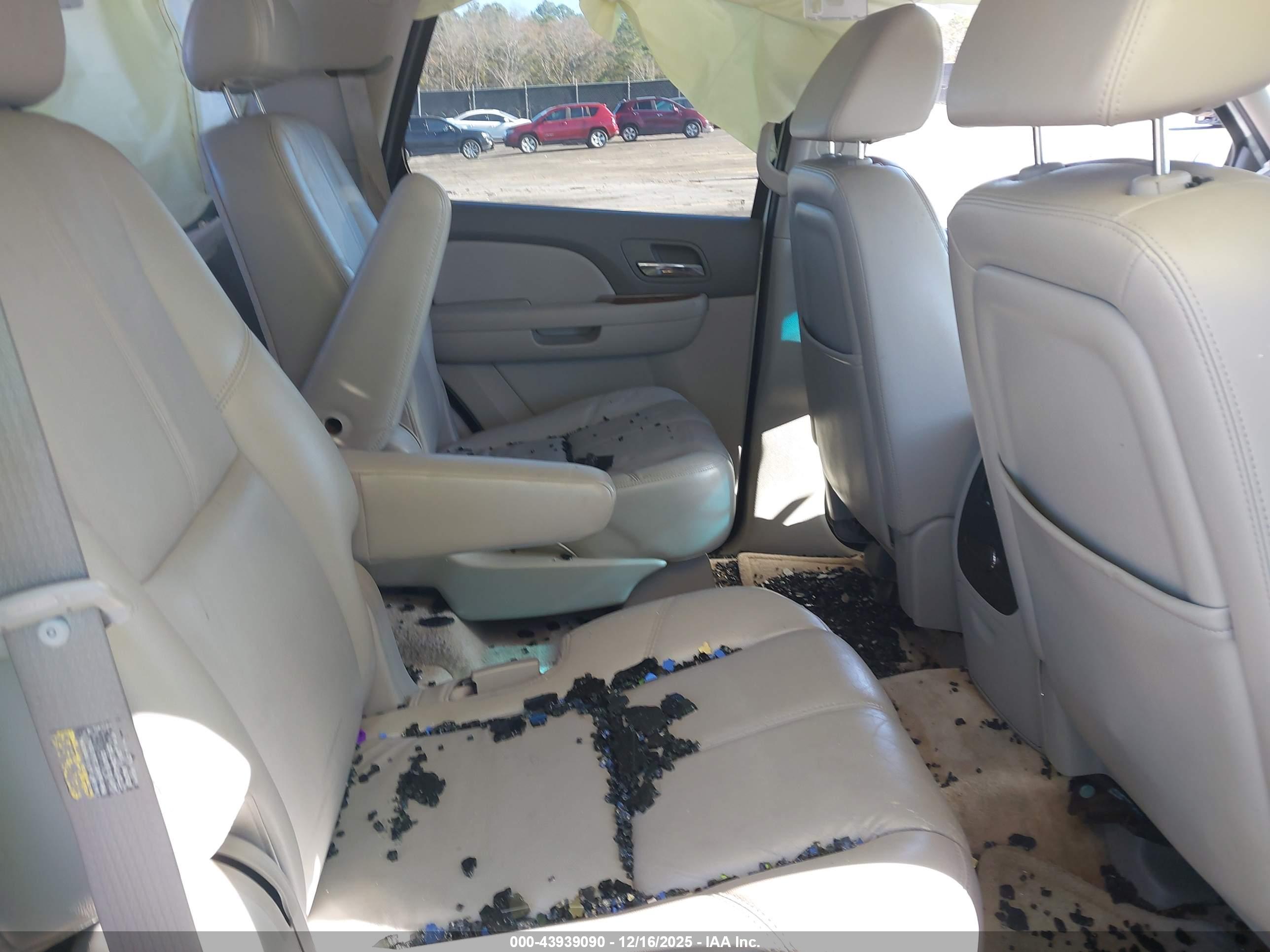 CHEVROLET TAHOE image 8