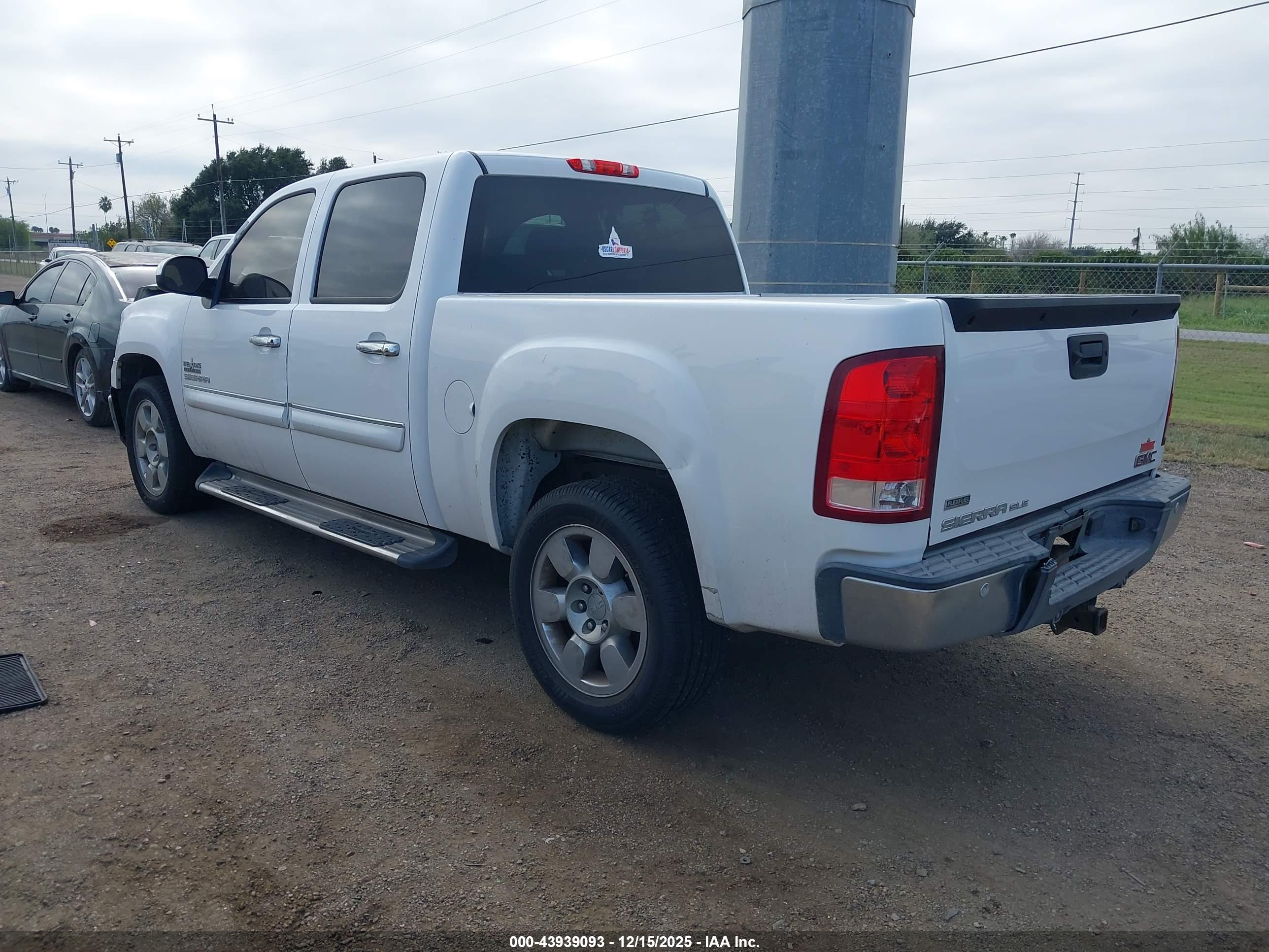 GMC SIERRA image 3