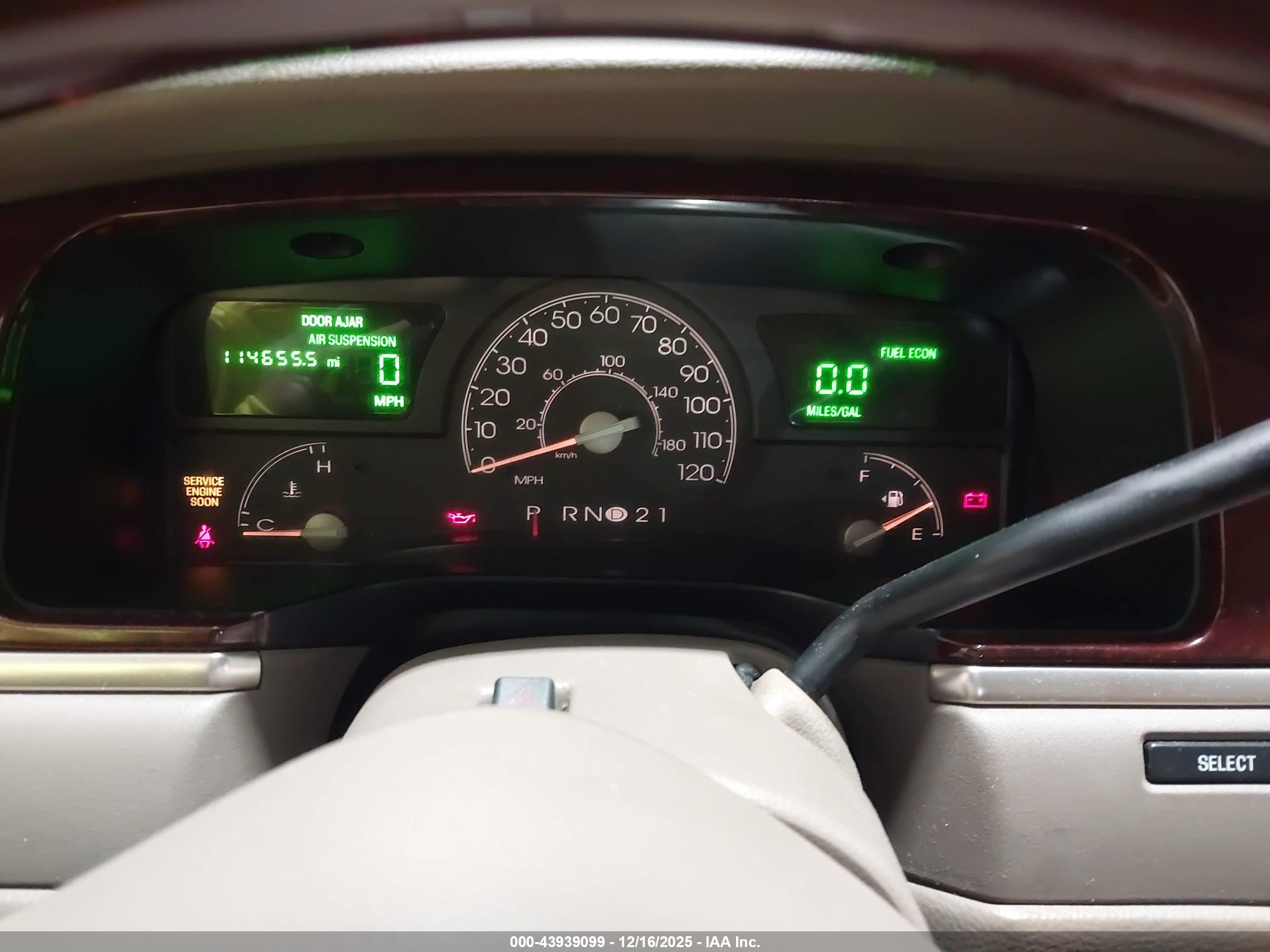 LINCOLN TOWN image 7
