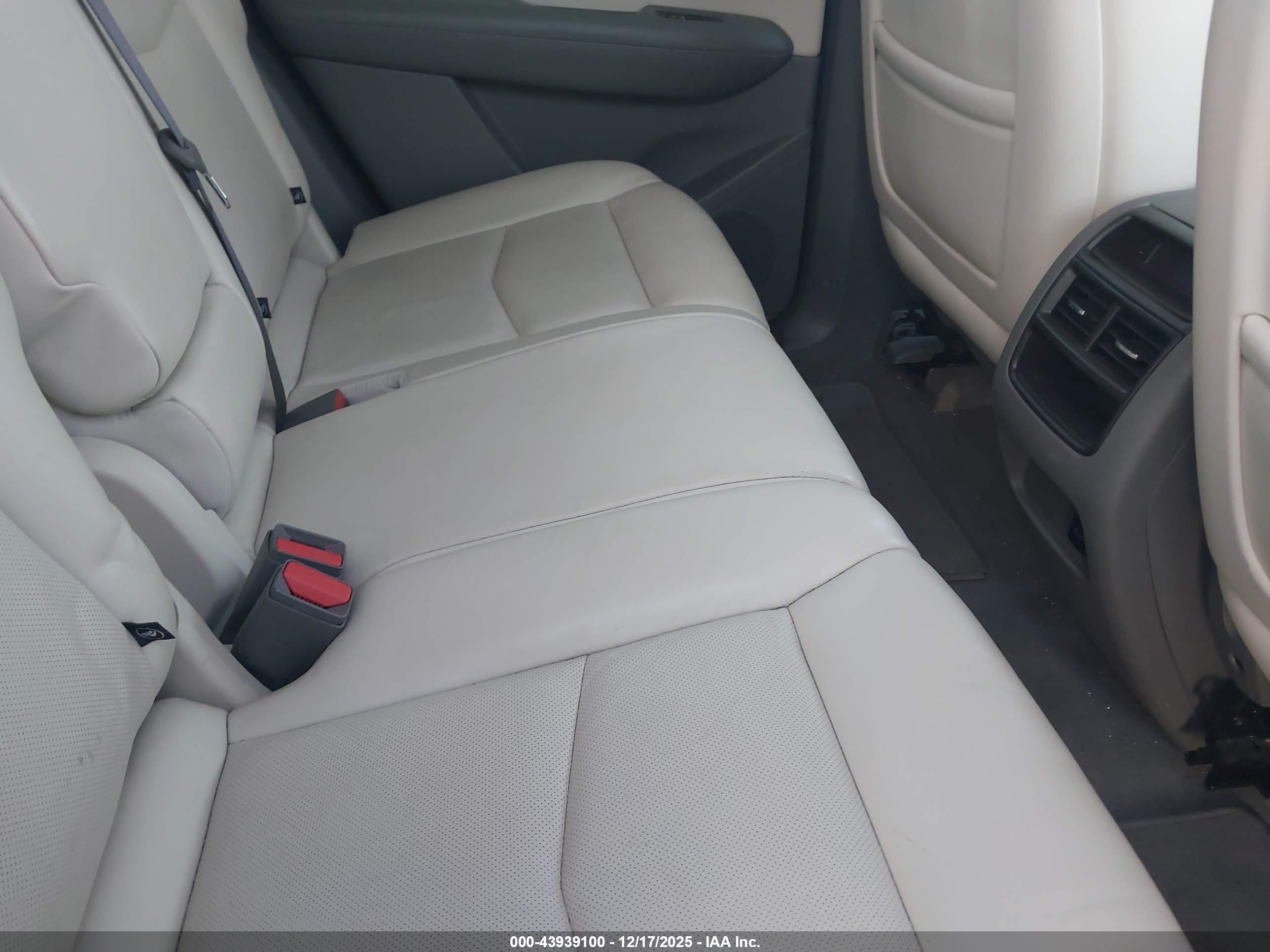 CADILLAC XT5 image 8