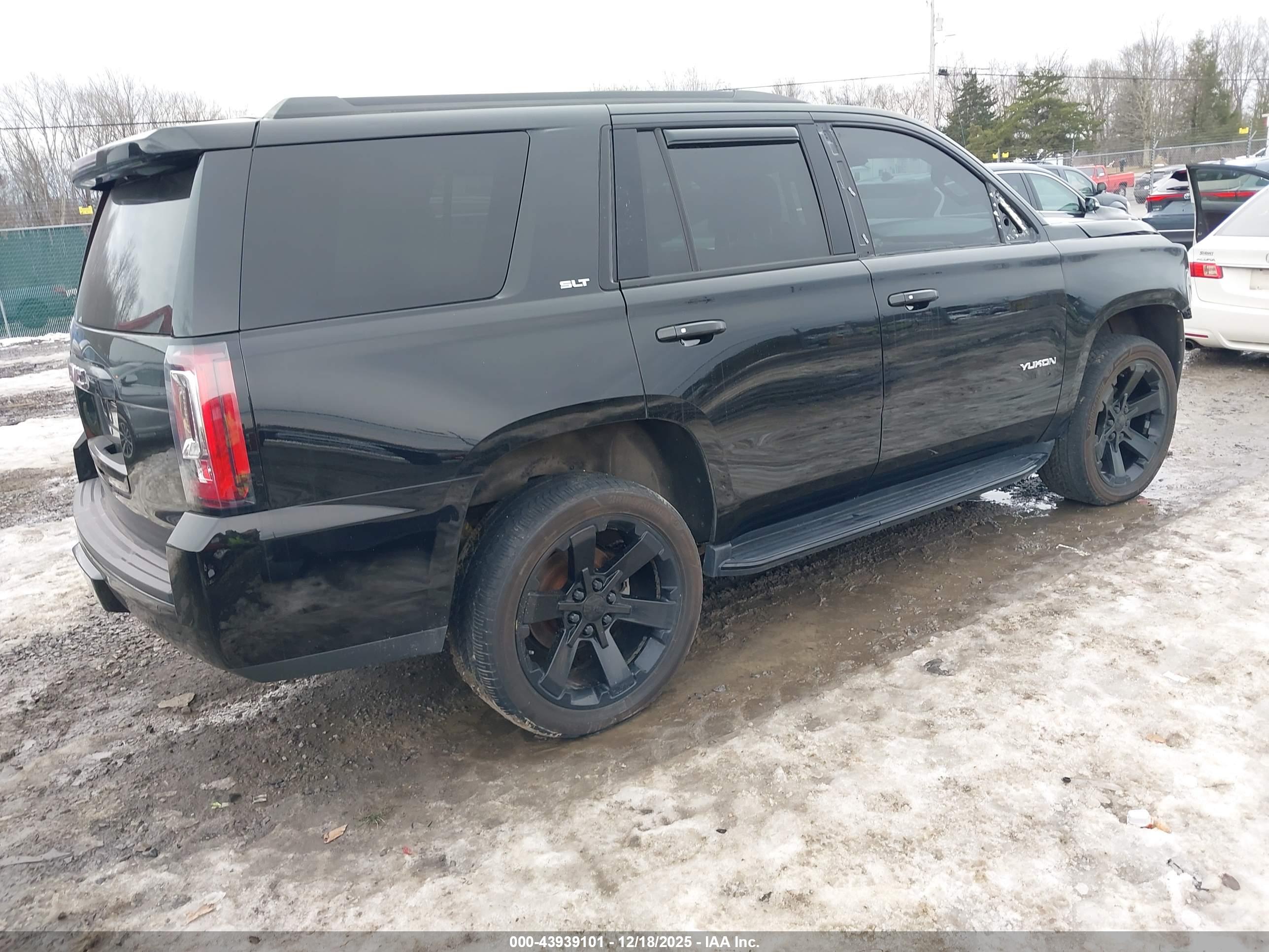 GMC YUKON image 4