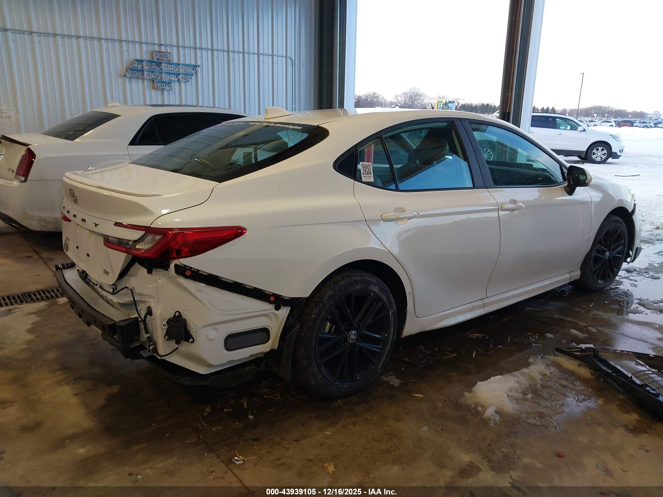 TOYOTA CAMRY image 4