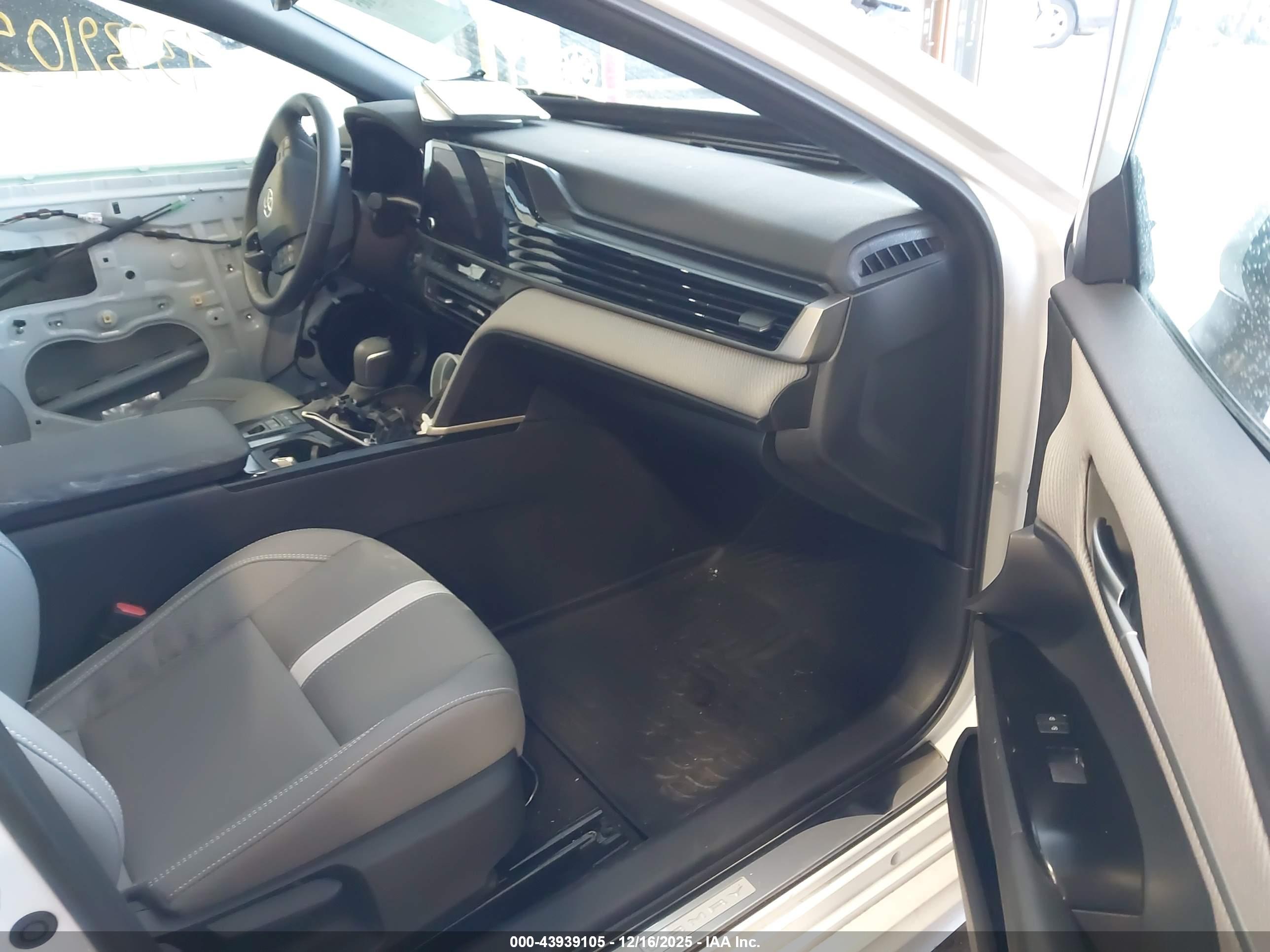 TOYOTA CAMRY image 5