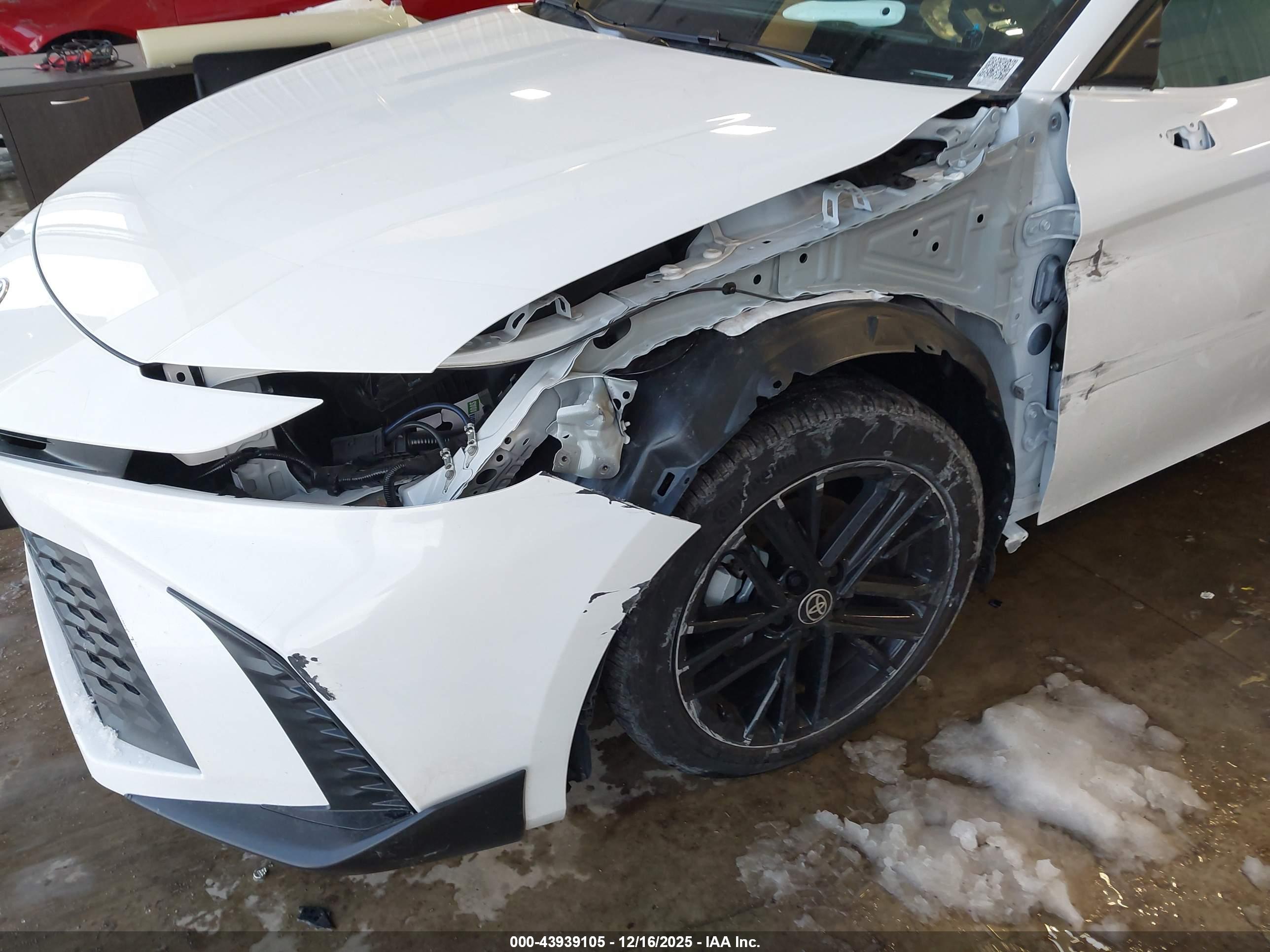 TOYOTA CAMRY image 6