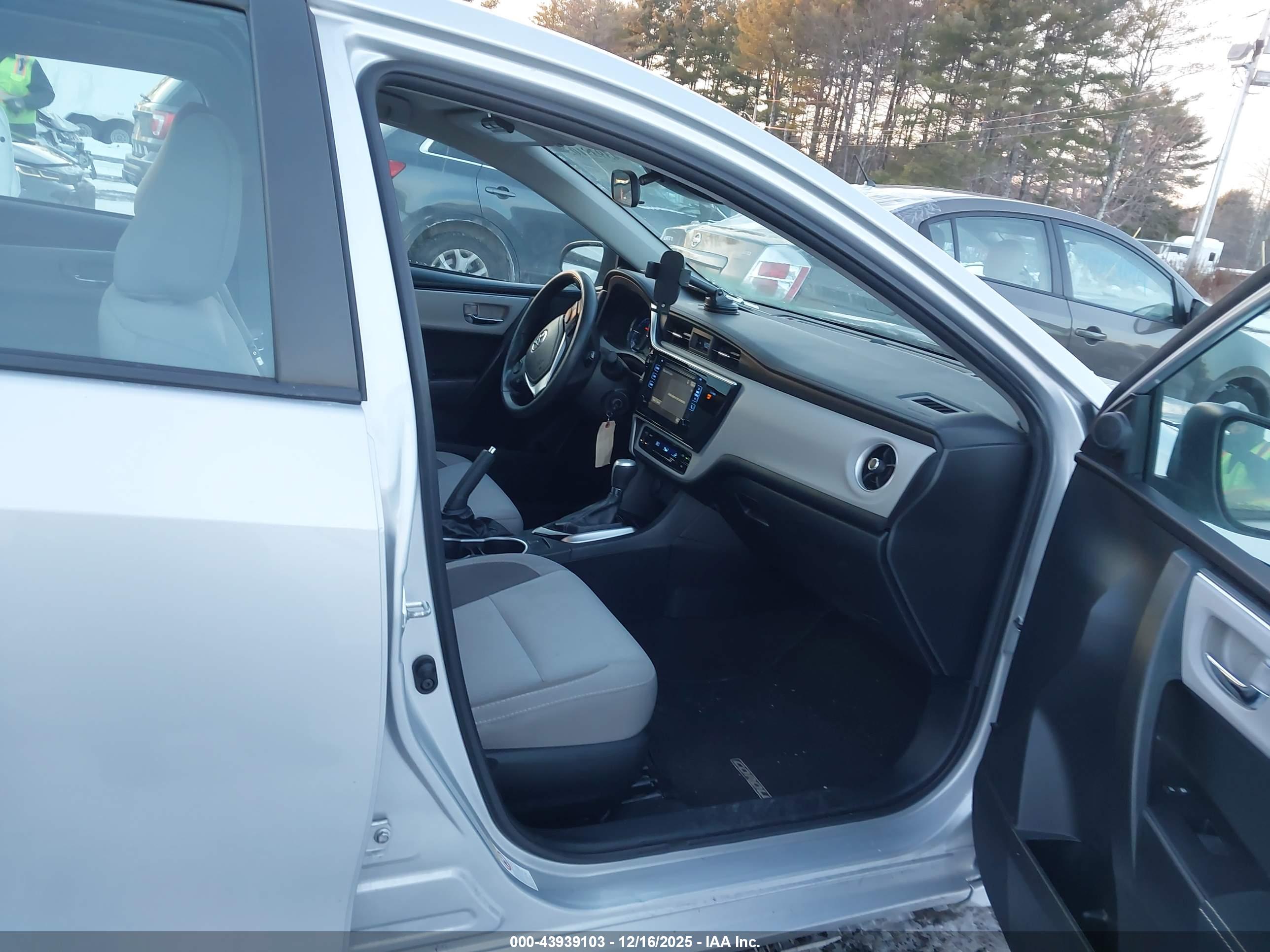 TOYOTA COROLLA image 5