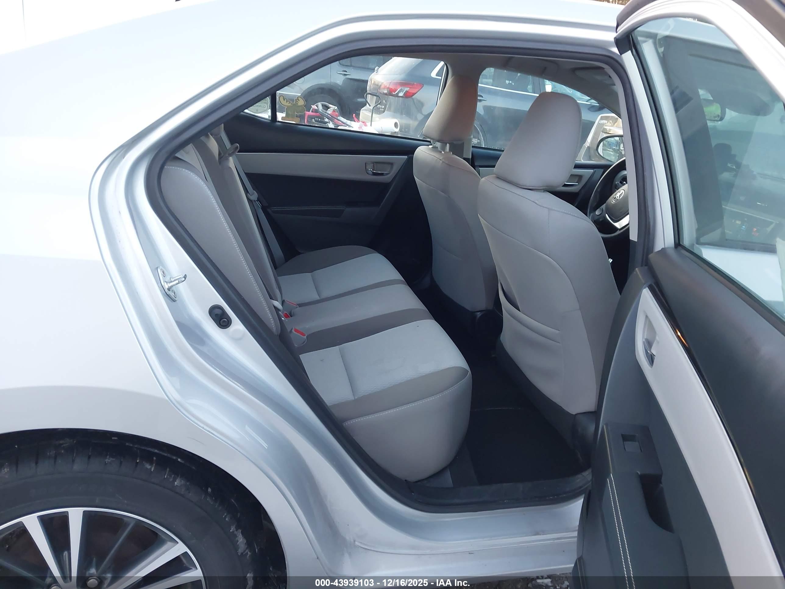 TOYOTA COROLLA image 8