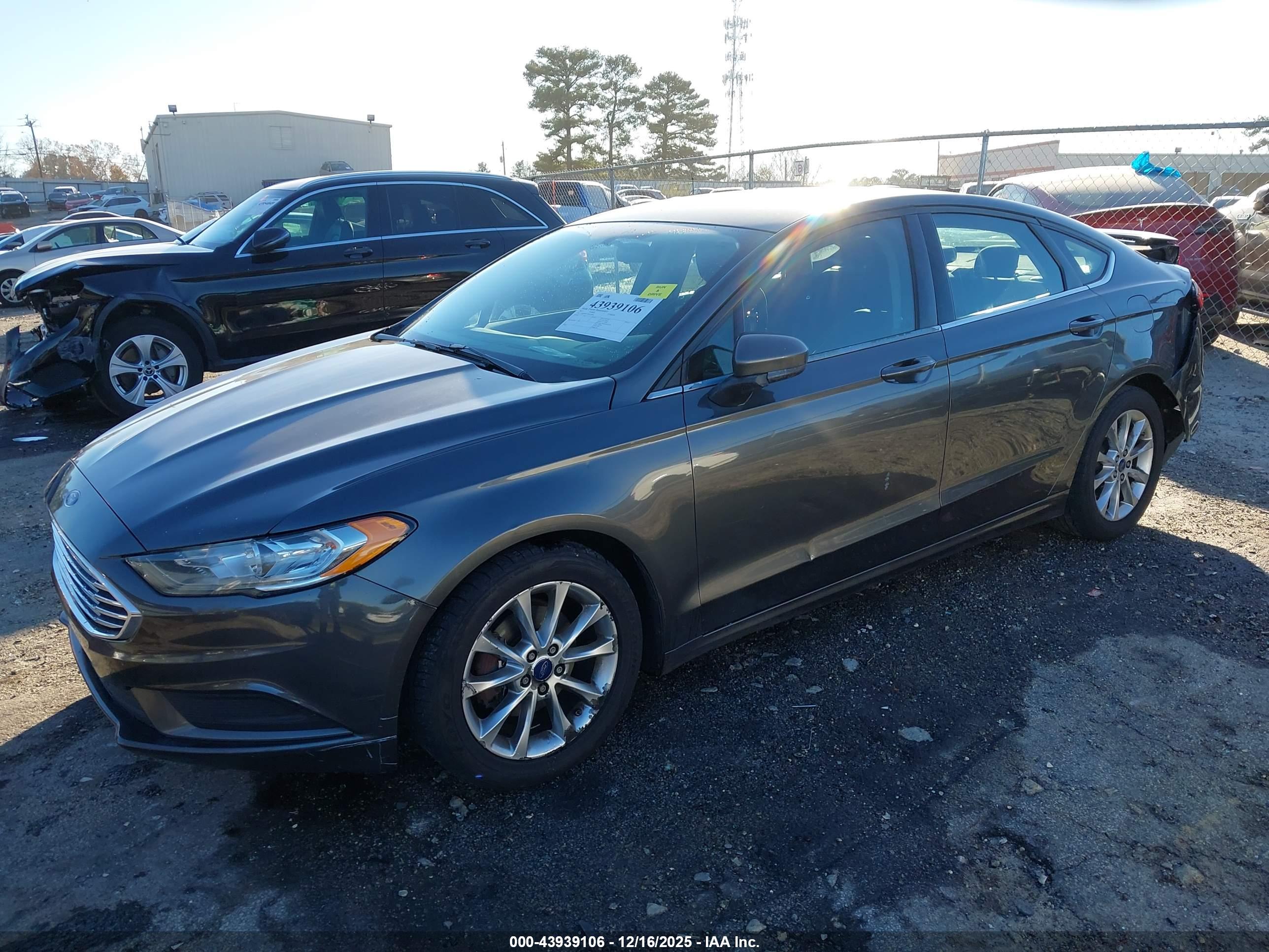 FORD FUSION image 2