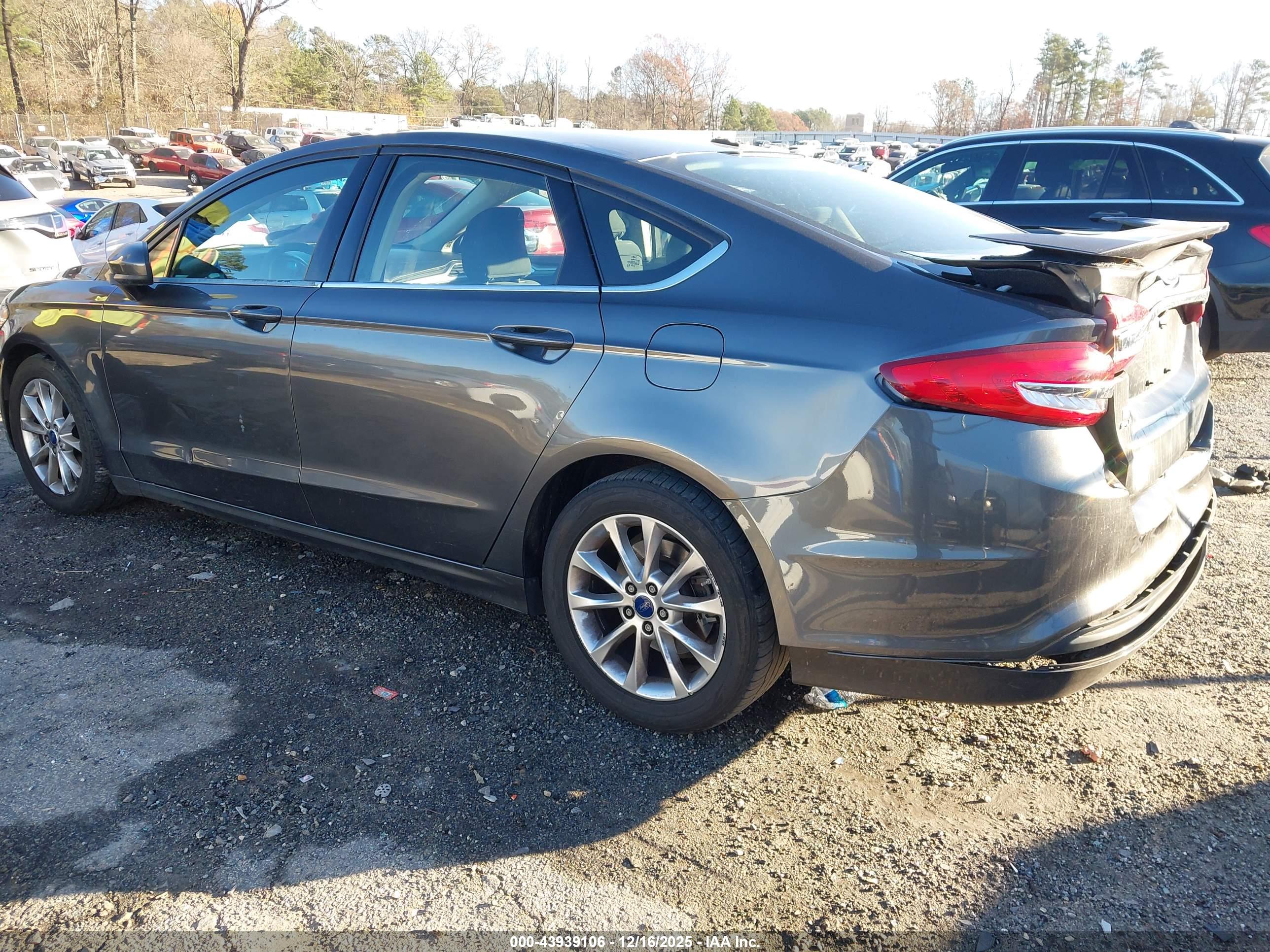 FORD FUSION image 3