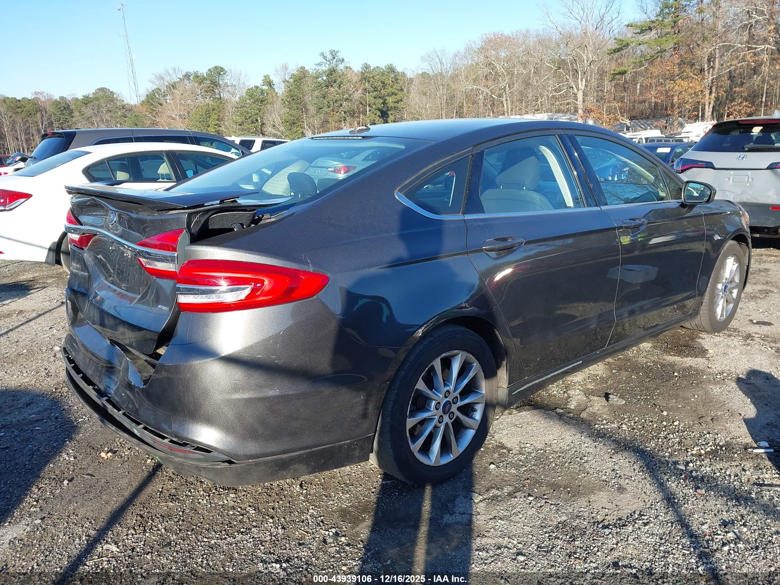 FORD FUSION image 4