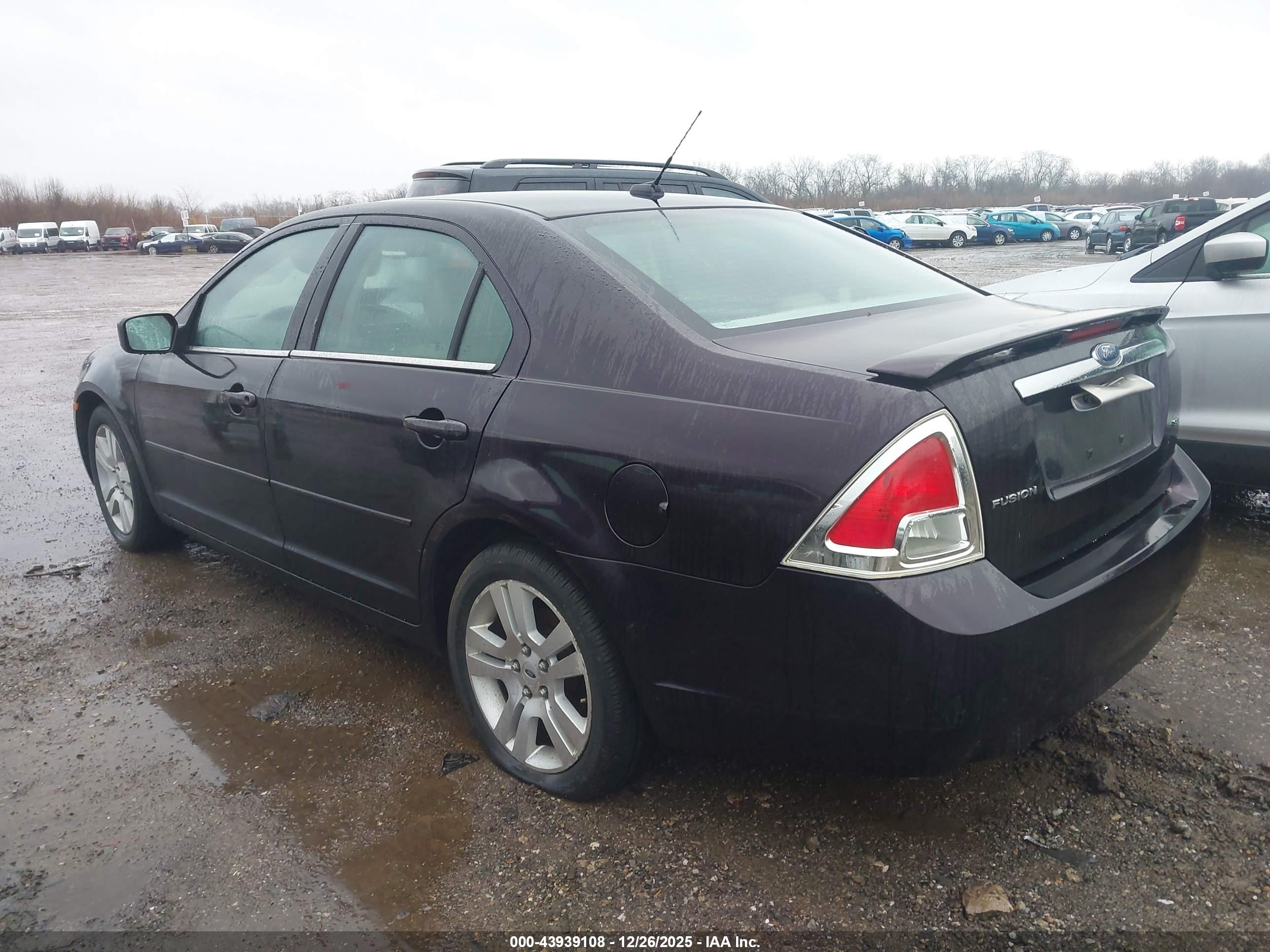 FORD FUSION image 3