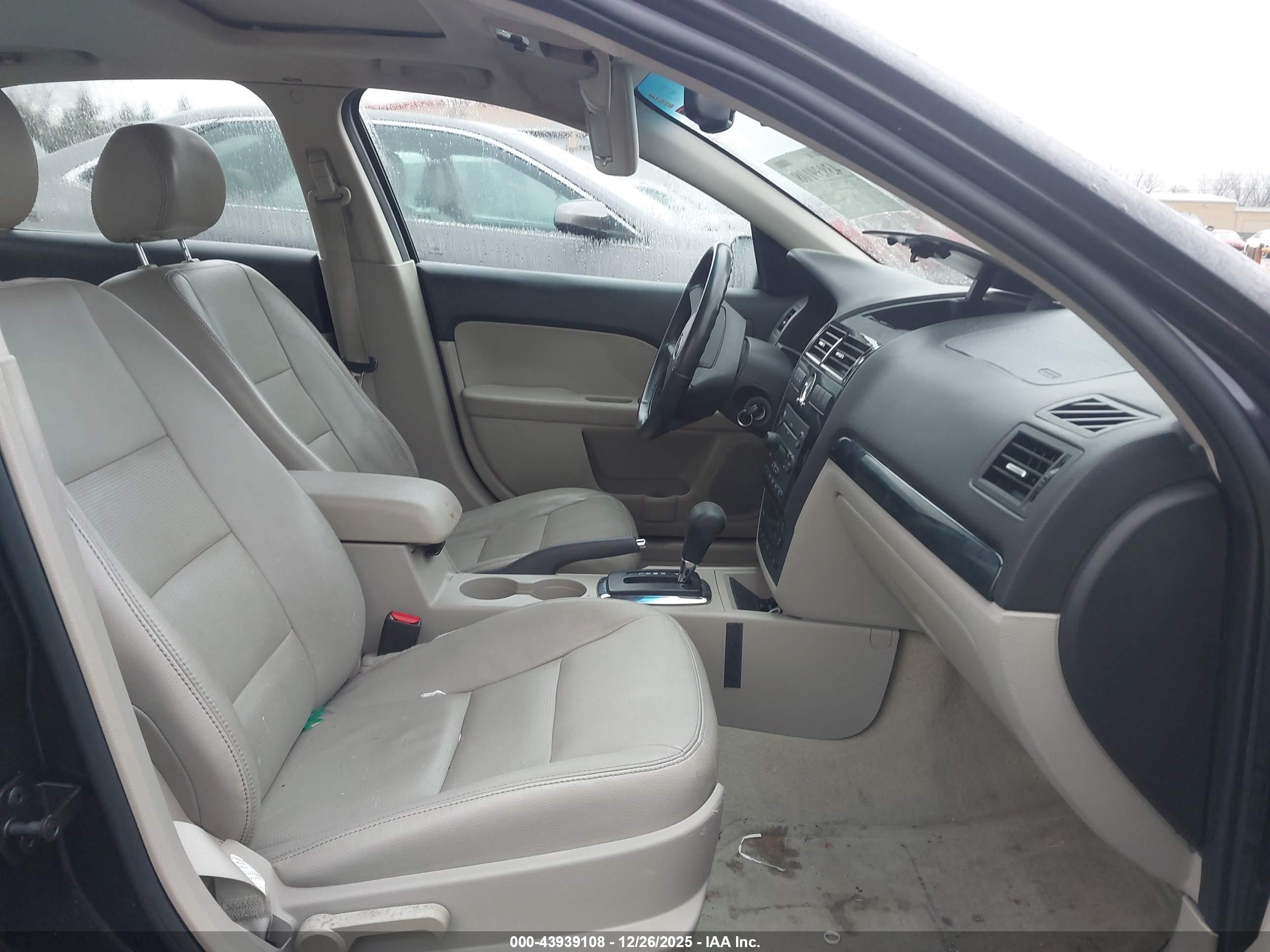FORD FUSION image 5