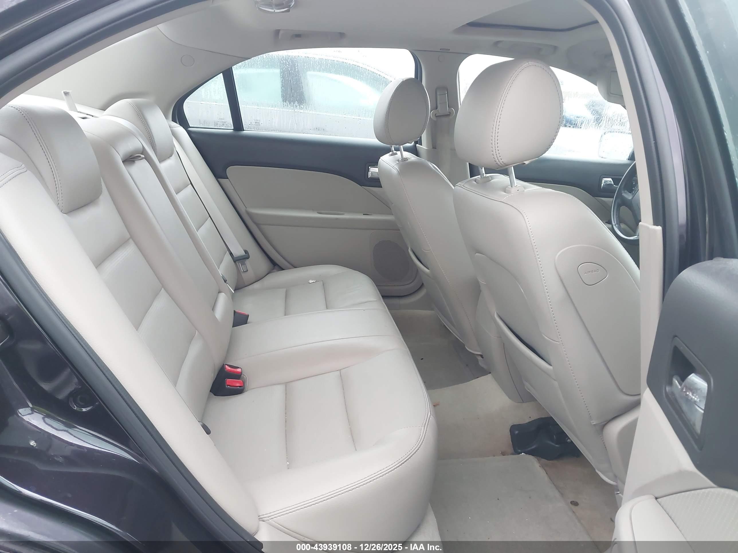 FORD FUSION image 8