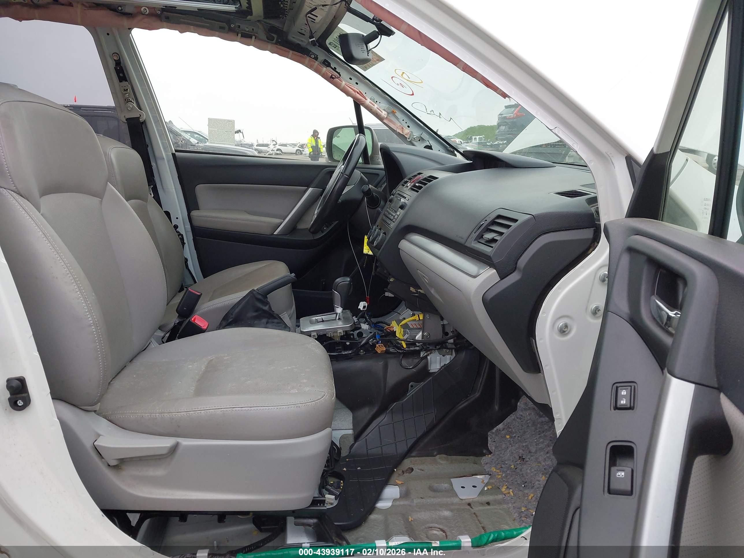 SUBARU FORESTER image 5