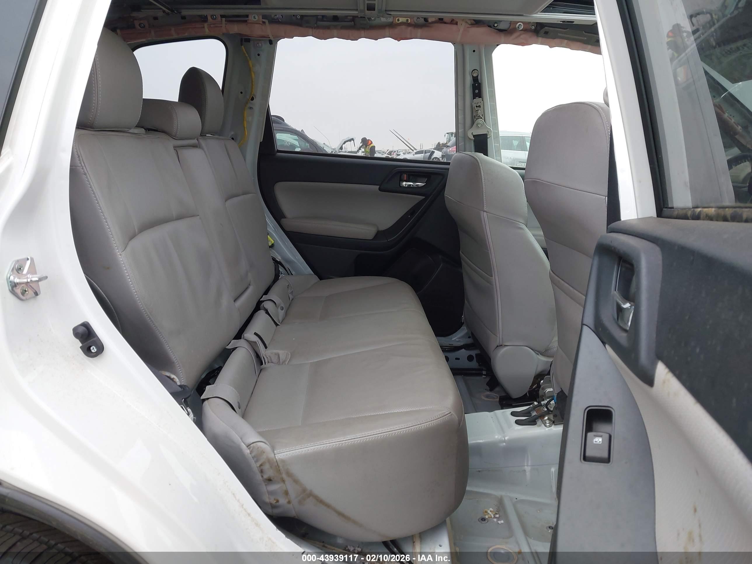 SUBARU FORESTER image 8