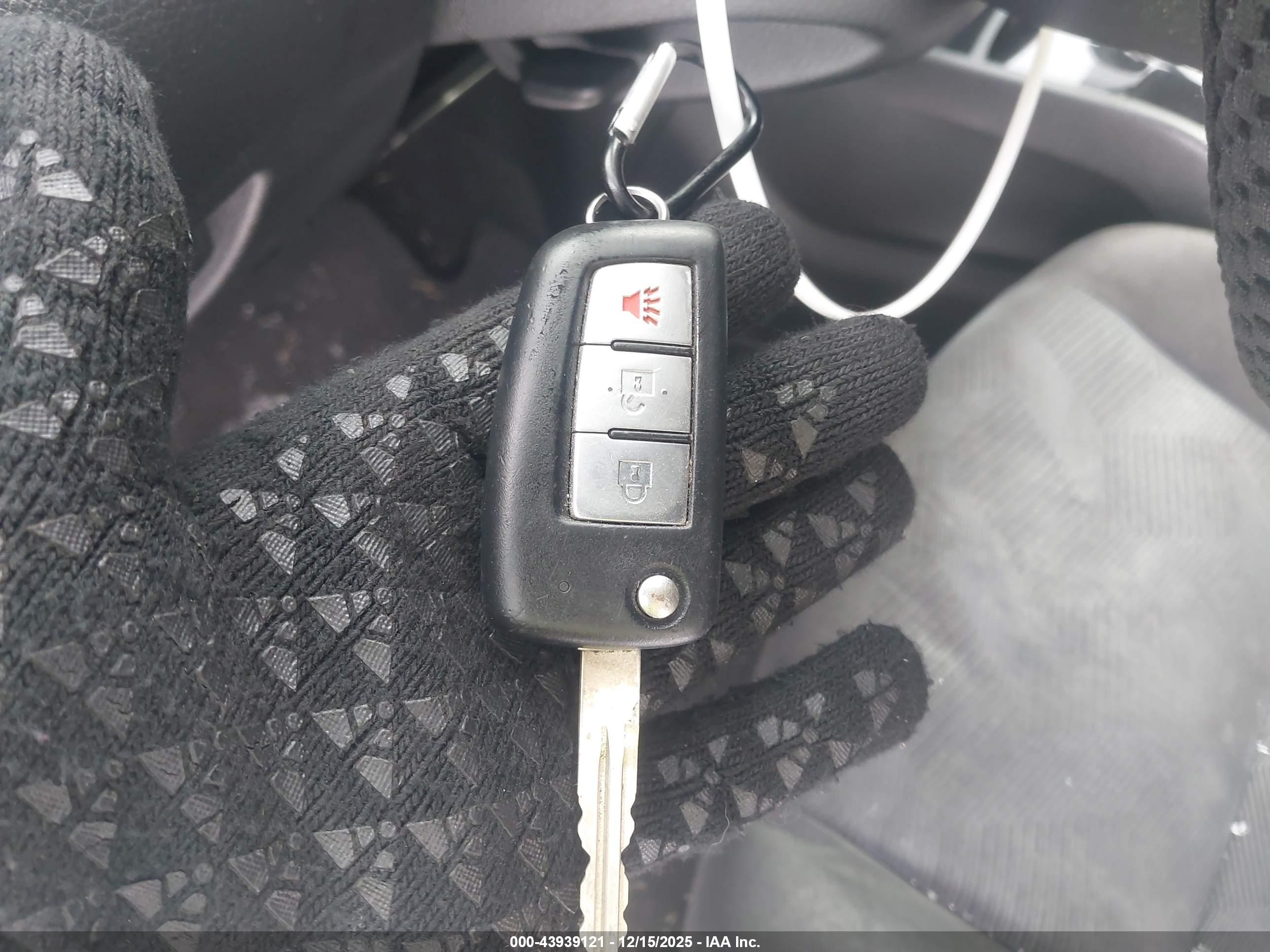 NISSAN ROGUE image 11