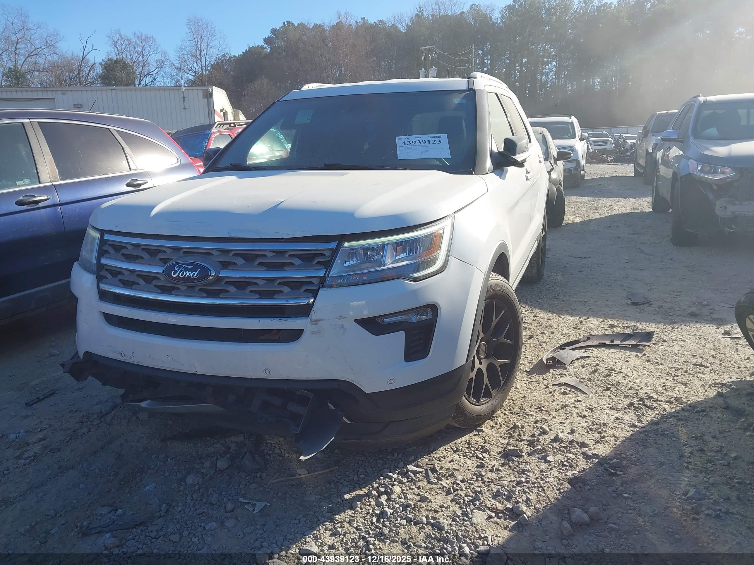 FORD EXPLORER image 2