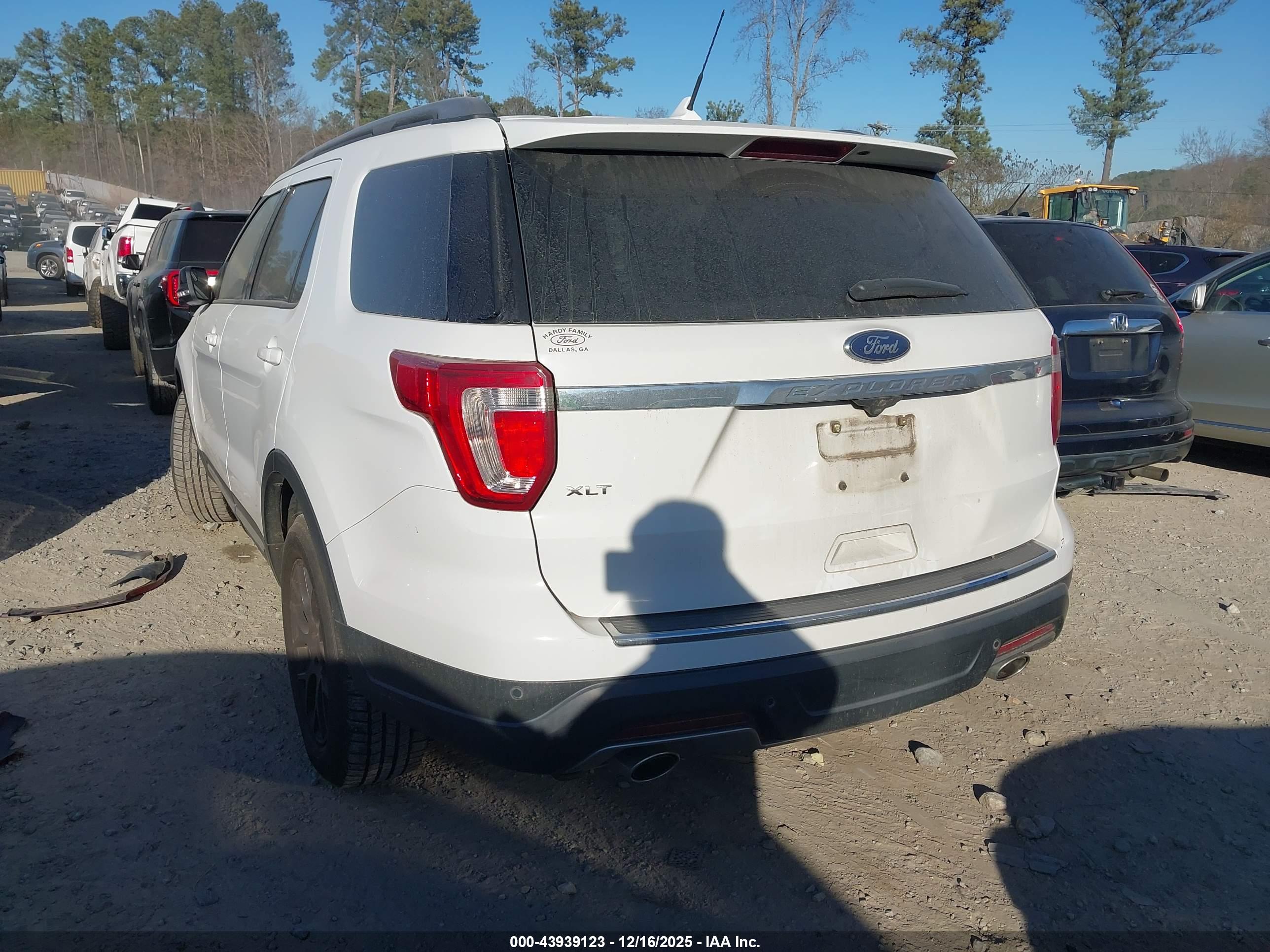 FORD EXPLORER image 3