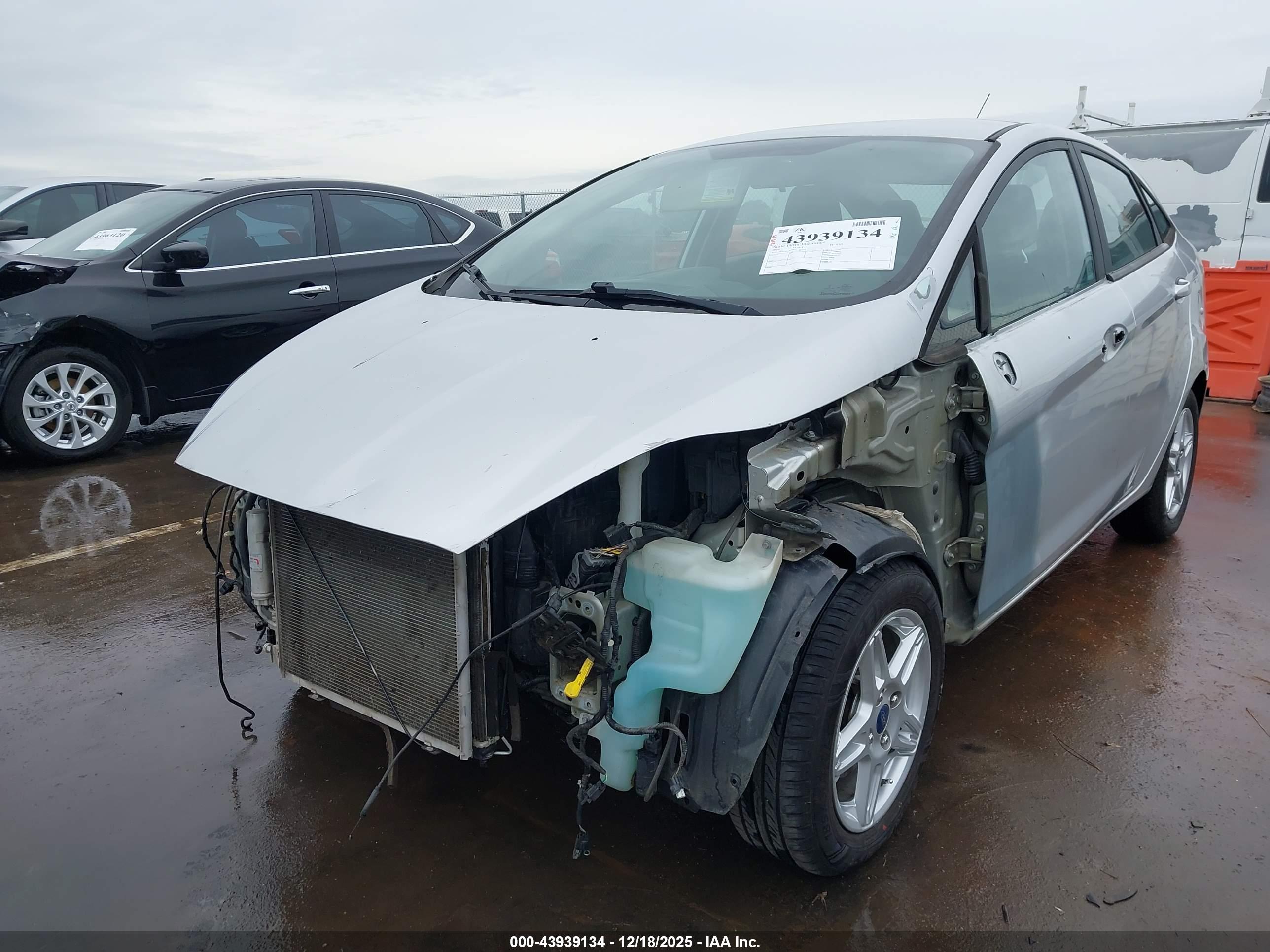 FORD FIESTA image 6