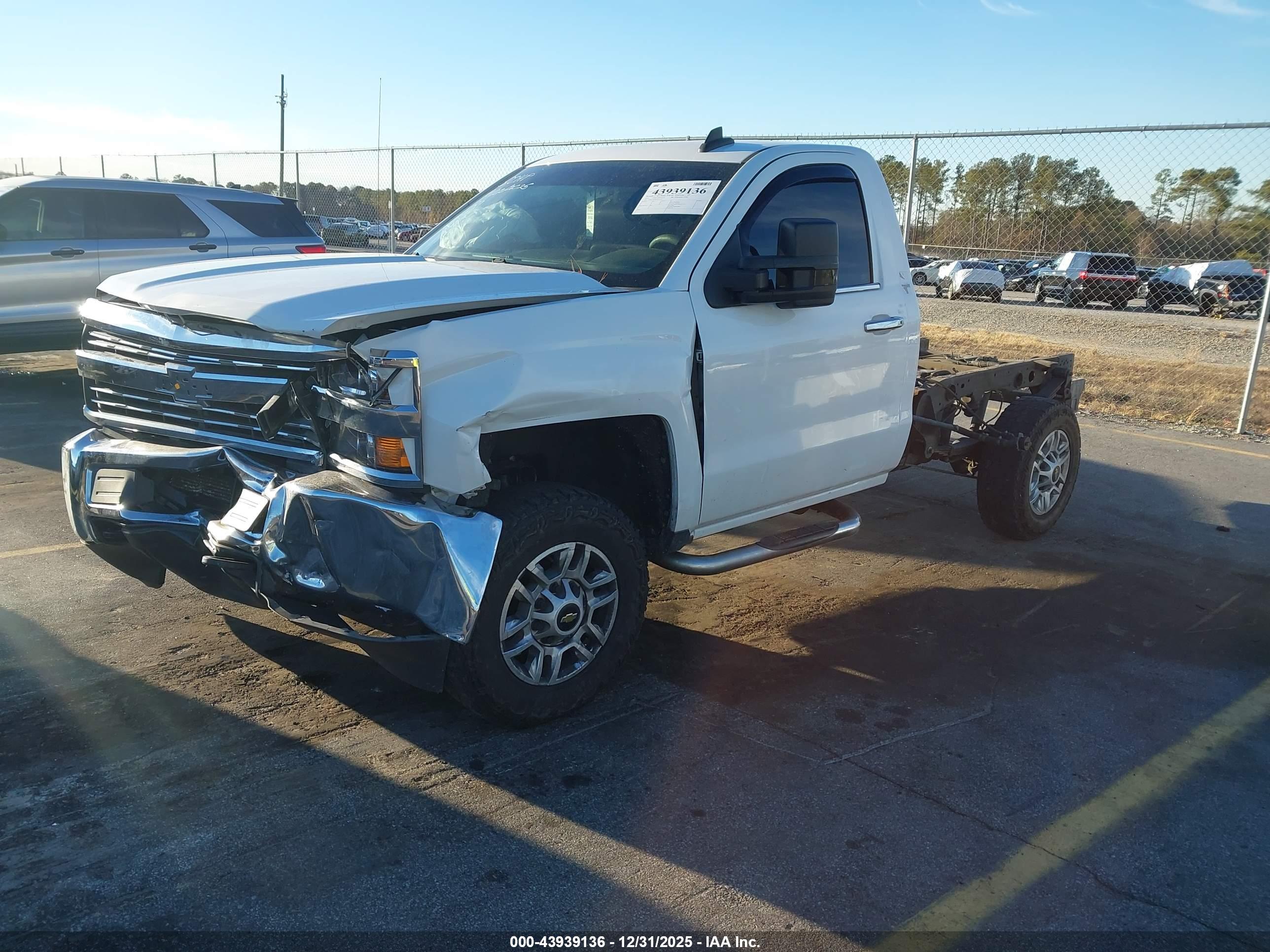 CHEVROLET SILVERADO image 2