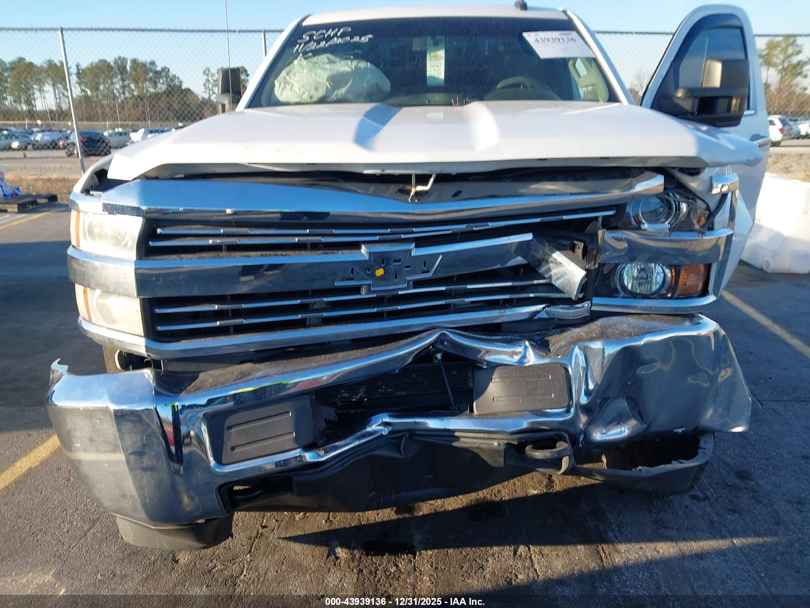 CHEVROLET SILVERADO image 6
