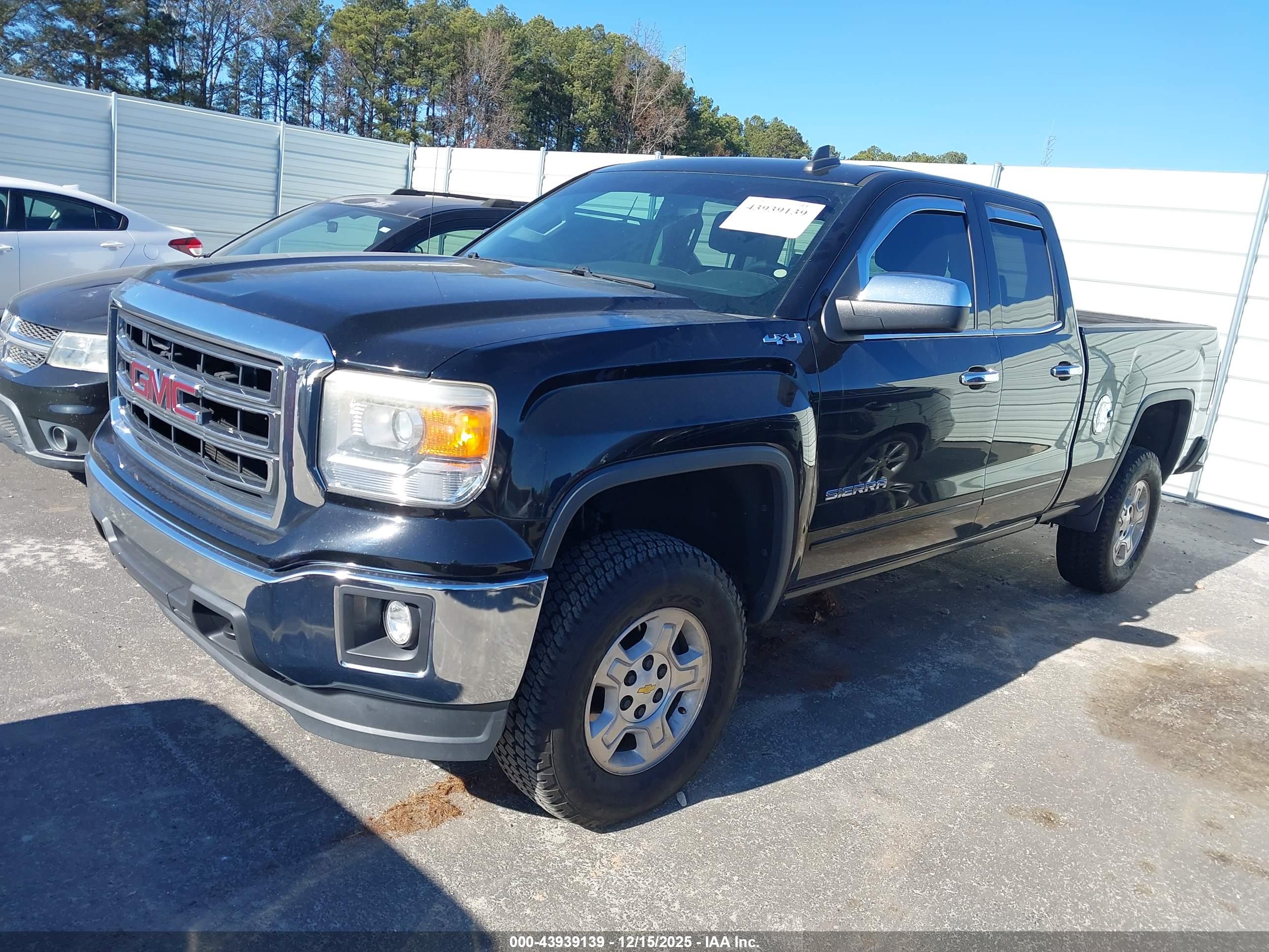 GMC SIERRA image 2